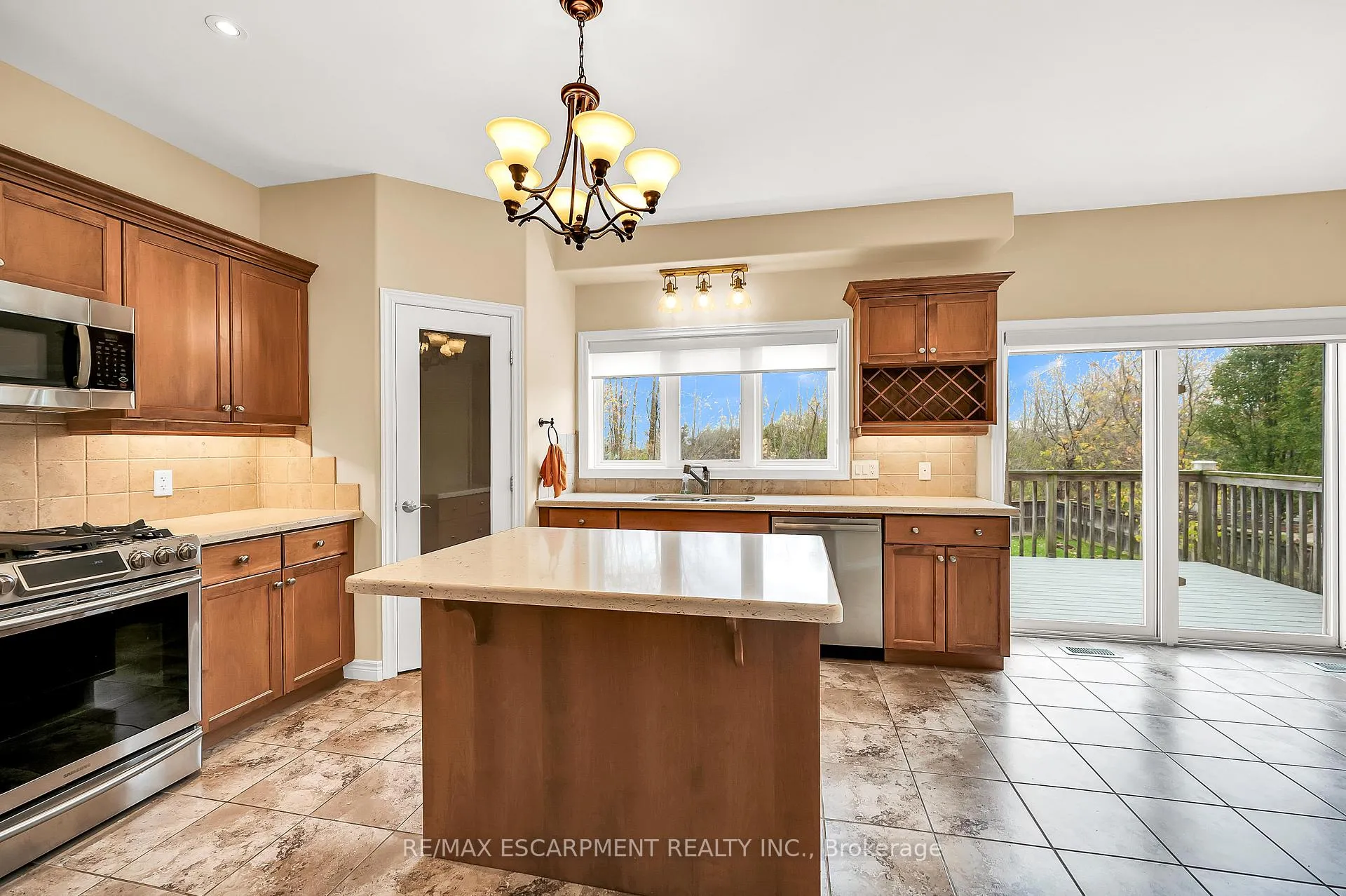 Photo 11 of 61 Waterford Crescent, Hamilton, Stoney Creek — HOMEH