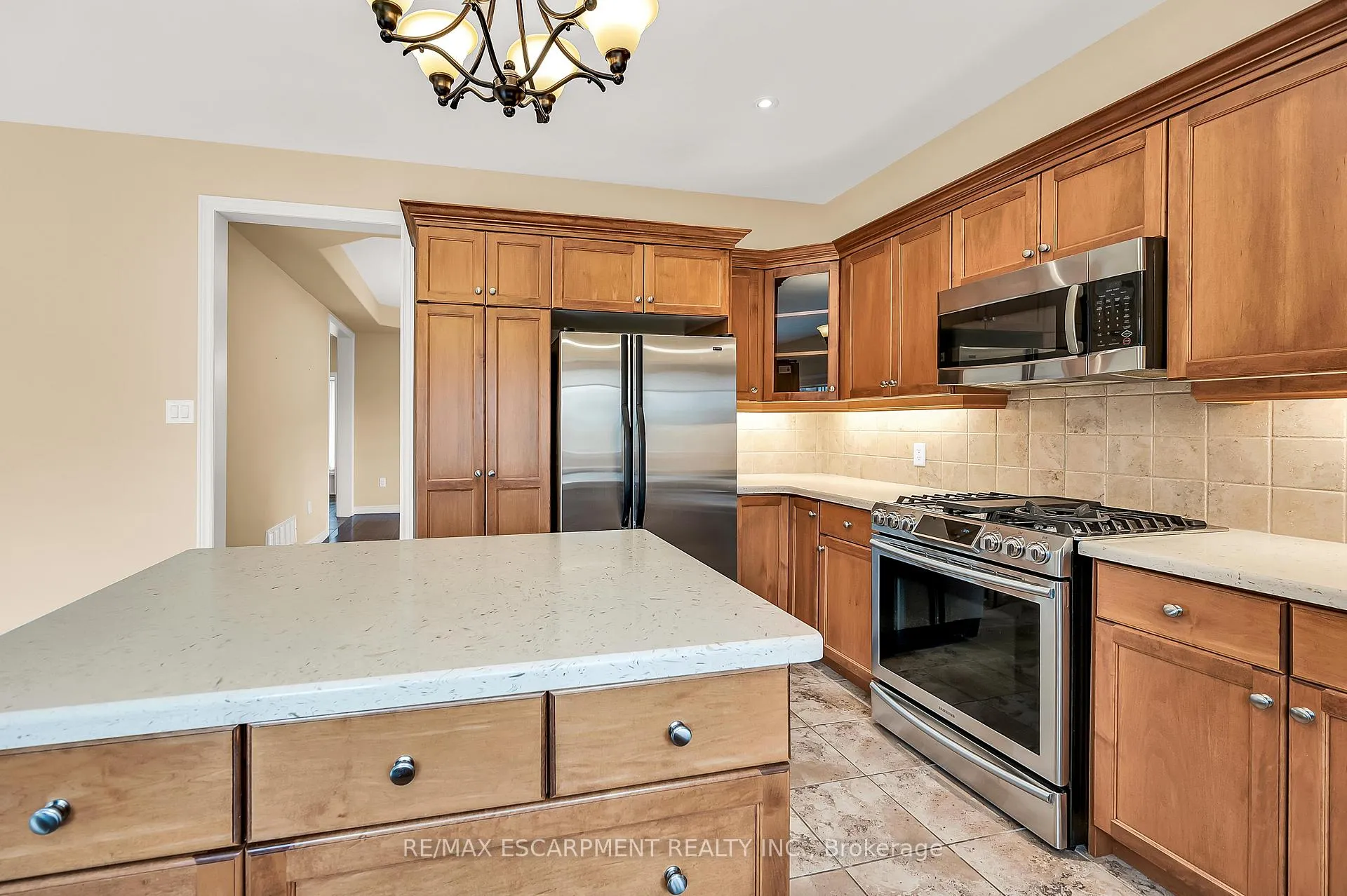 Photo 12 of 61 Waterford Crescent, Hamilton, Stoney Creek — HOMEH