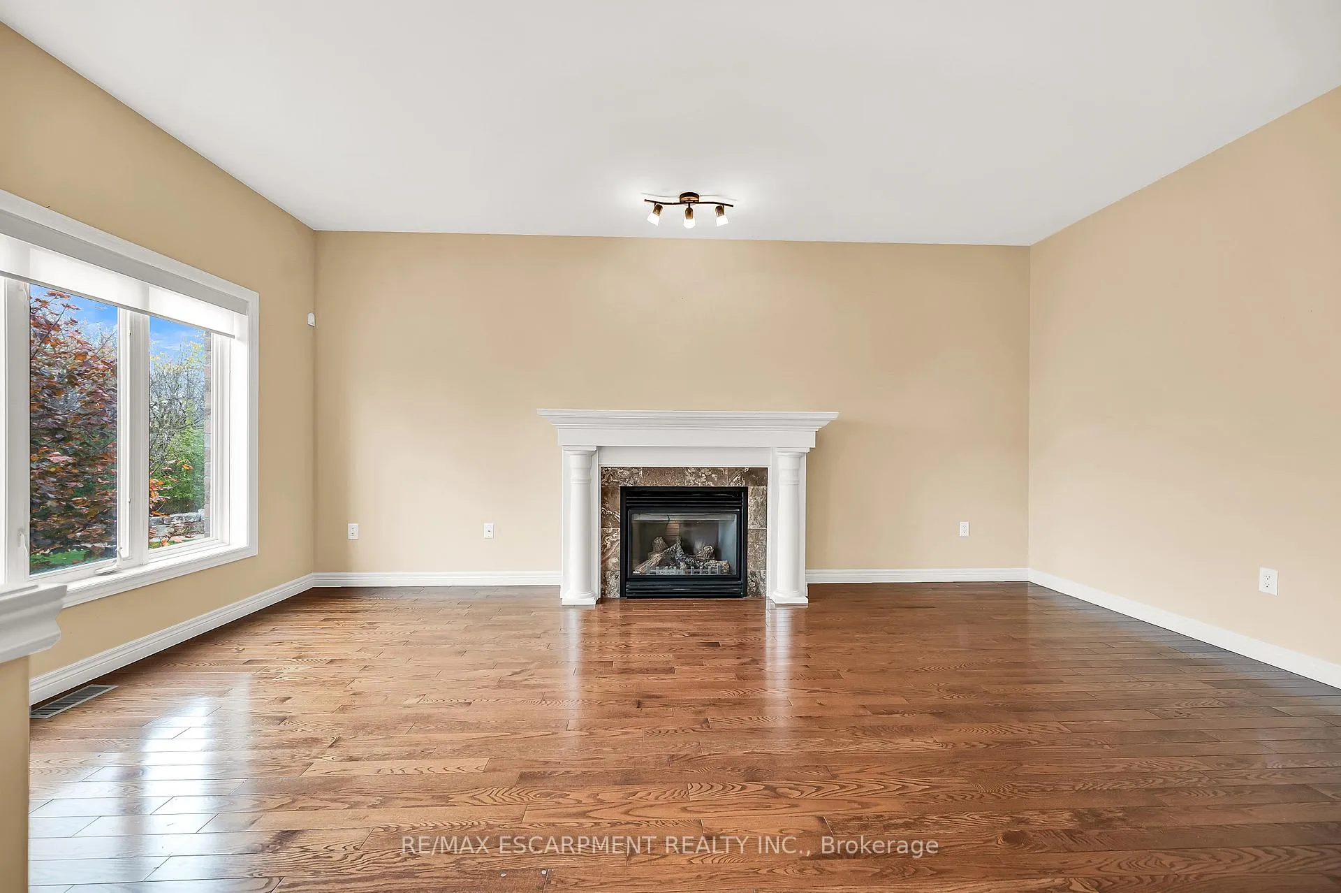 Photo 15 of 61 Waterford Crescent, Hamilton, Stoney Creek — HOMEH