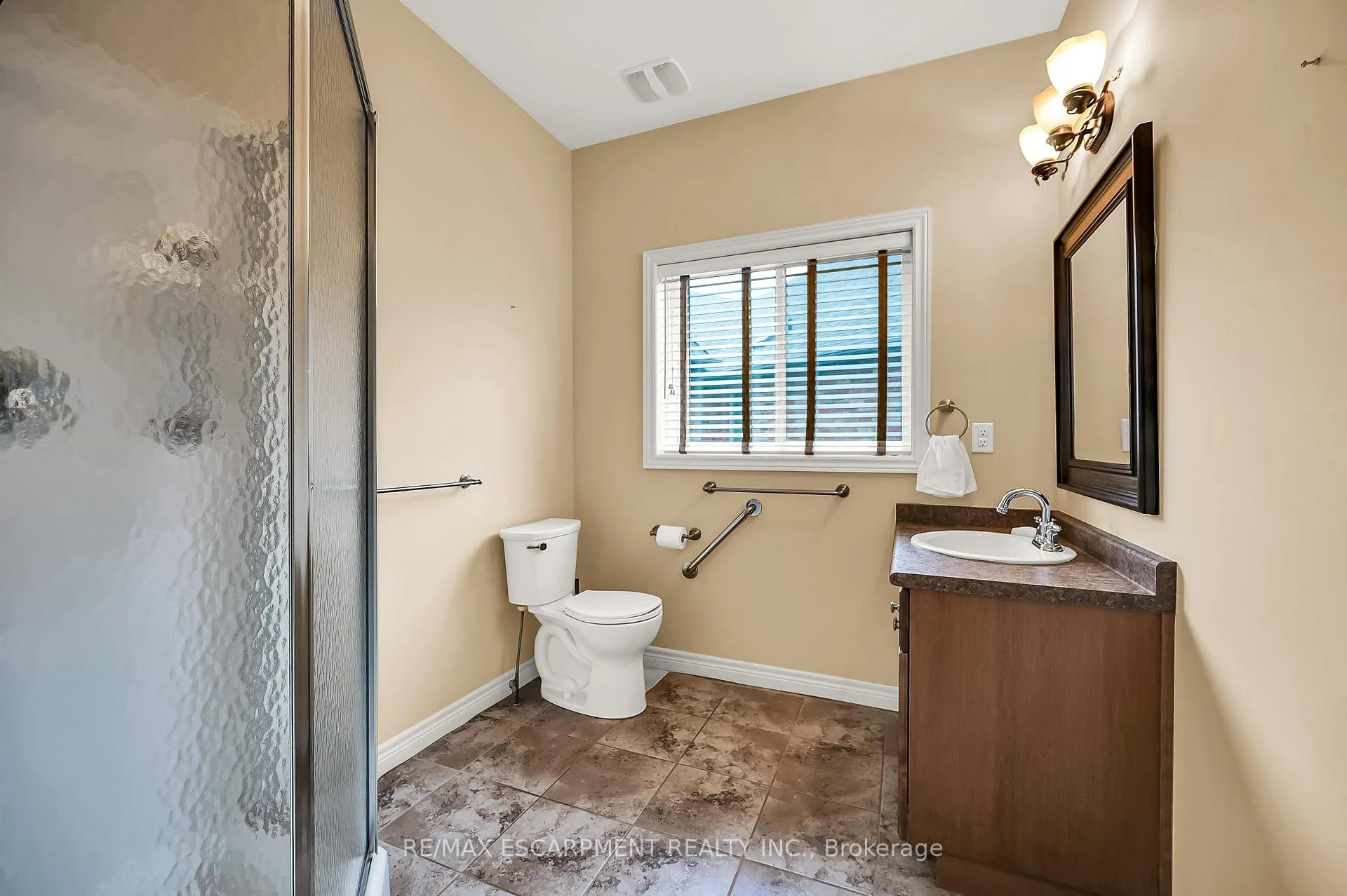 Photo 17 of 61 Waterford Crescent, Hamilton, Stoney Creek — HOMEH