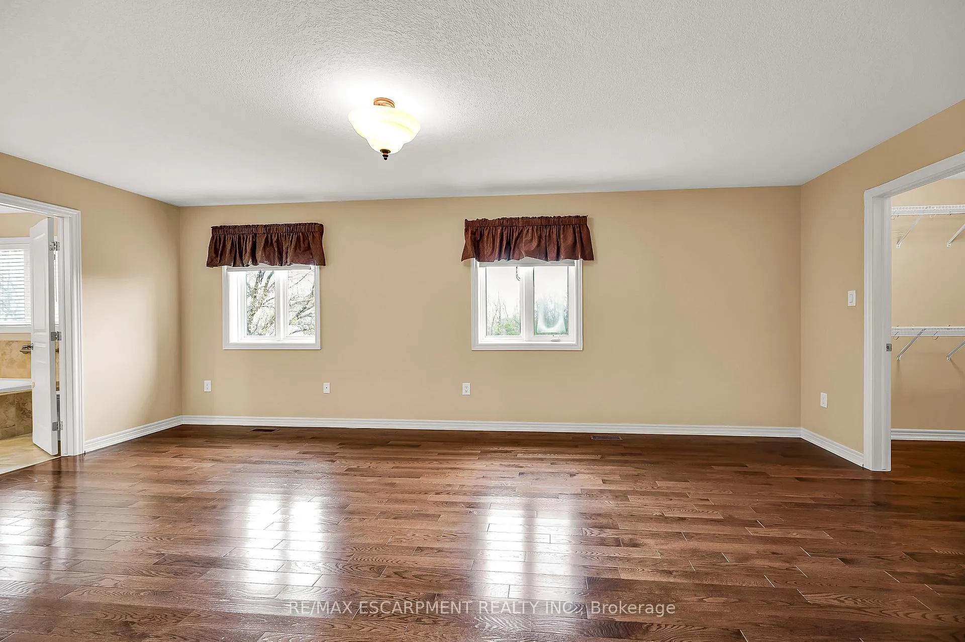Photo 18 of 61 Waterford Crescent, Hamilton, Stoney Creek — HOMEH