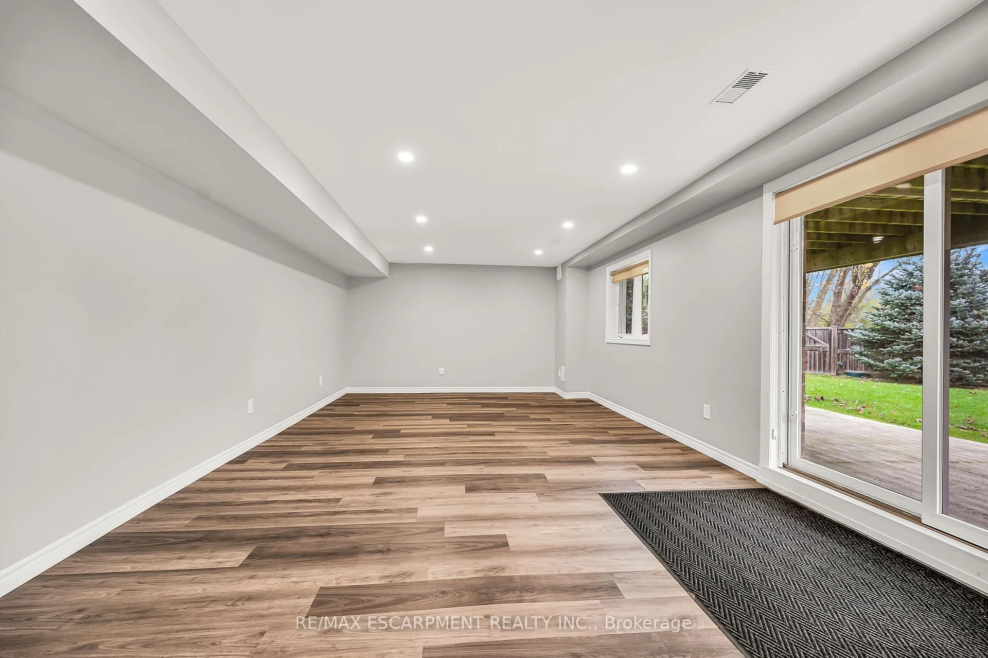Photo 28 of 61 Waterford Crescent, Hamilton, Stoney Creek — HOMEH