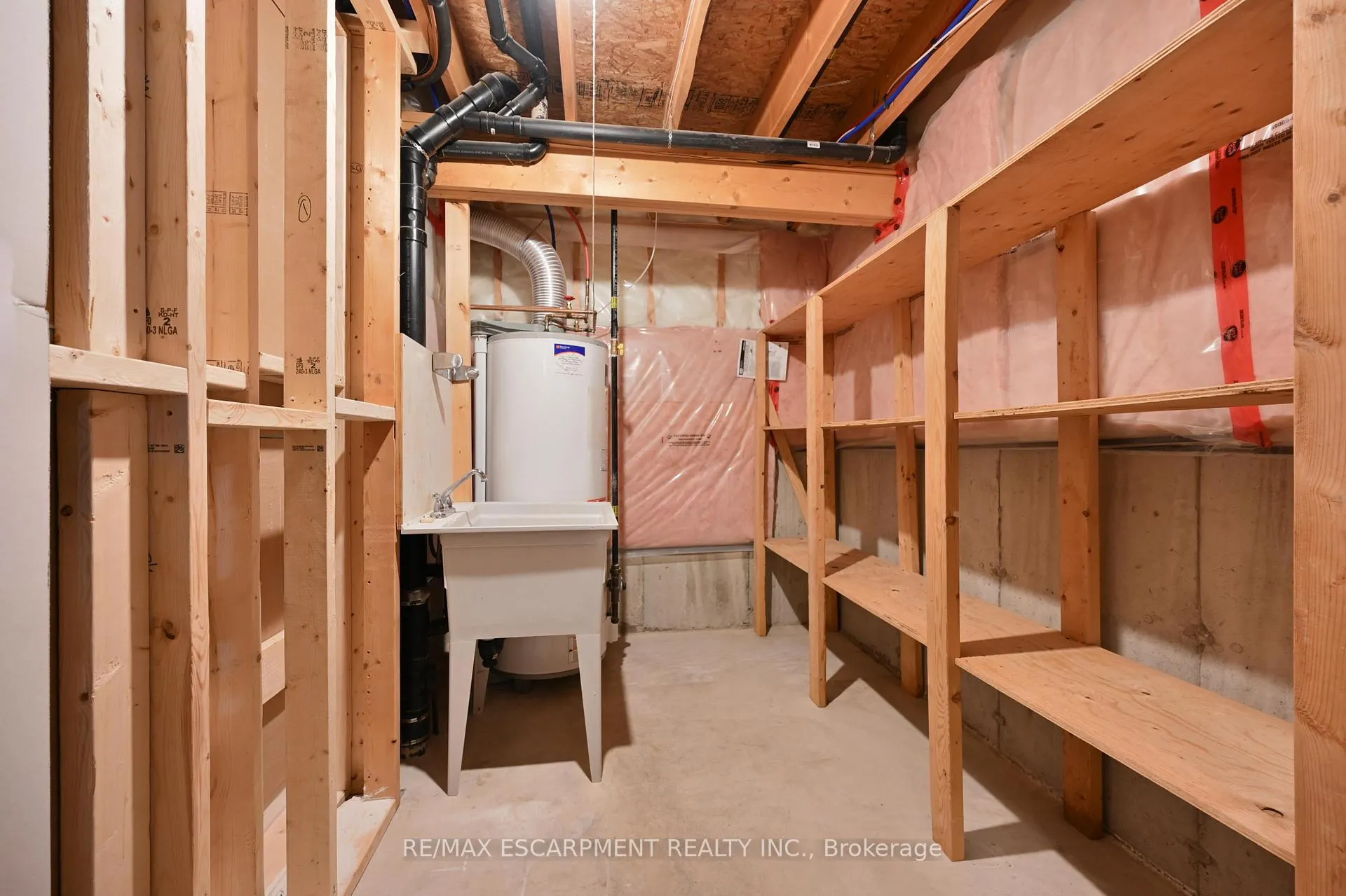 Photo 32 of 61 Waterford Crescent, Hamilton, Stoney Creek — HOMEH