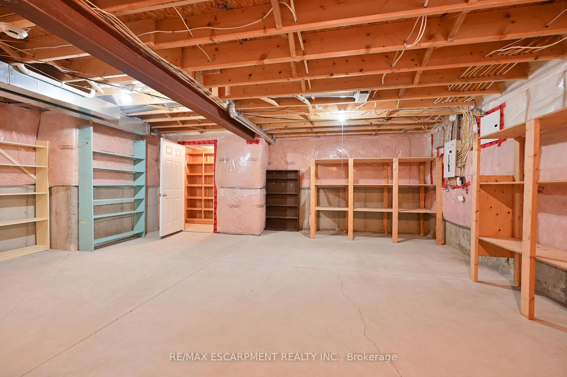 Photo 34 of 61 Waterford Crescent, Hamilton, Stoney Creek — HOMEH