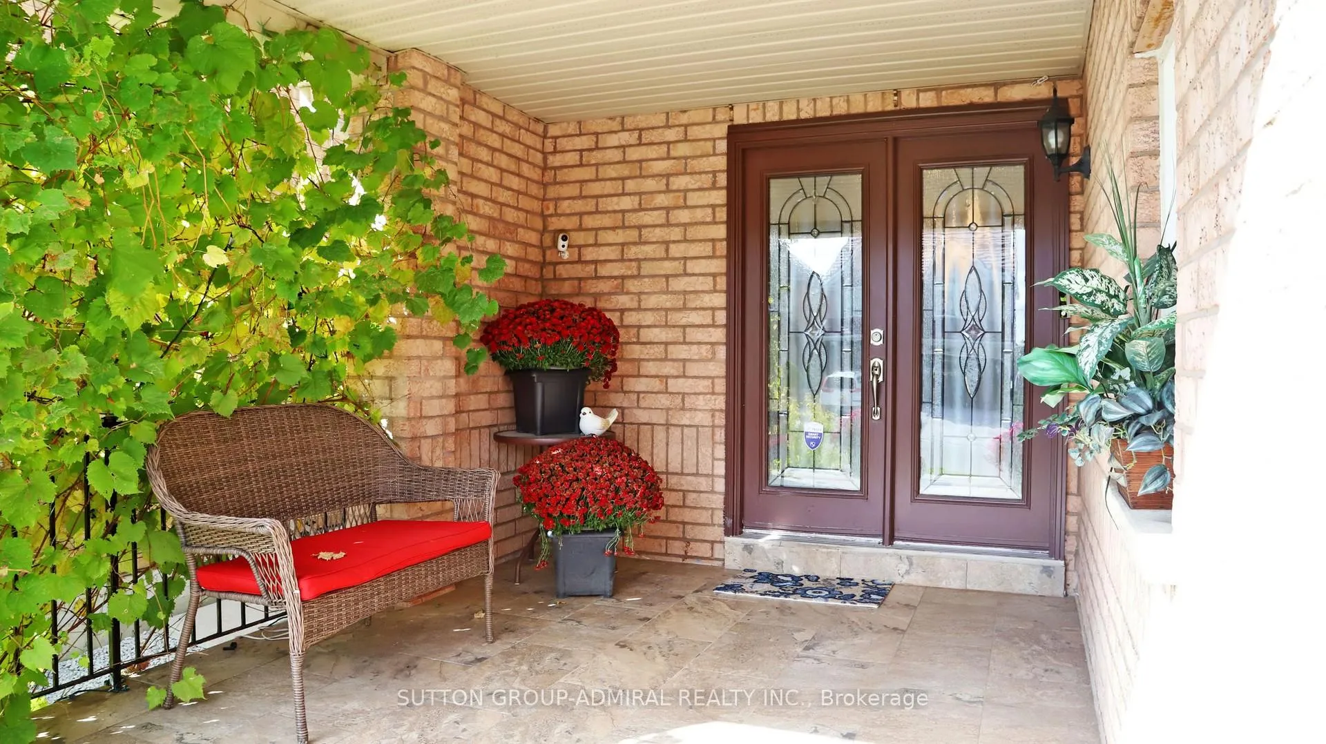 Photo 4 of 64 Eddington Place, Vaughan, Maple — HOMEH