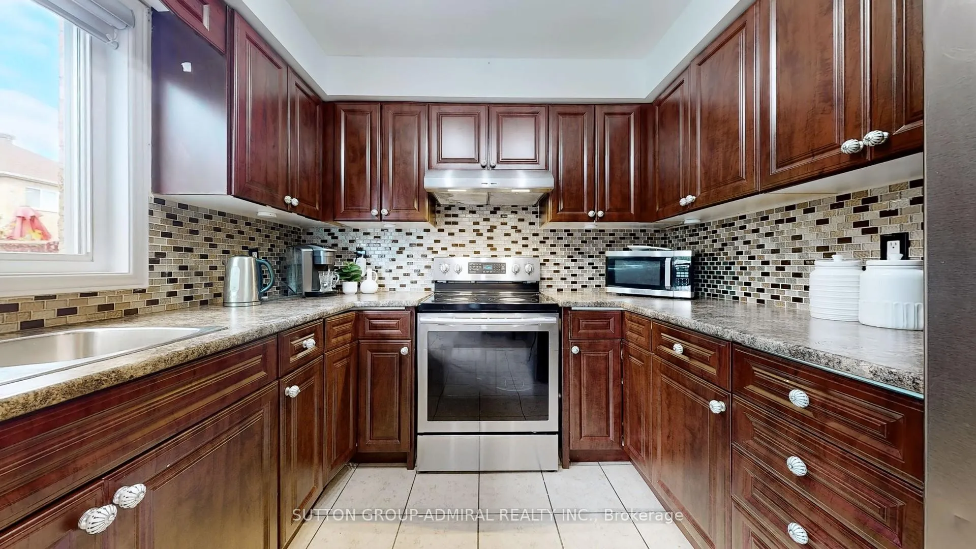 Photo 11 of 64 Eddington Place, Vaughan, Maple — HOMEH