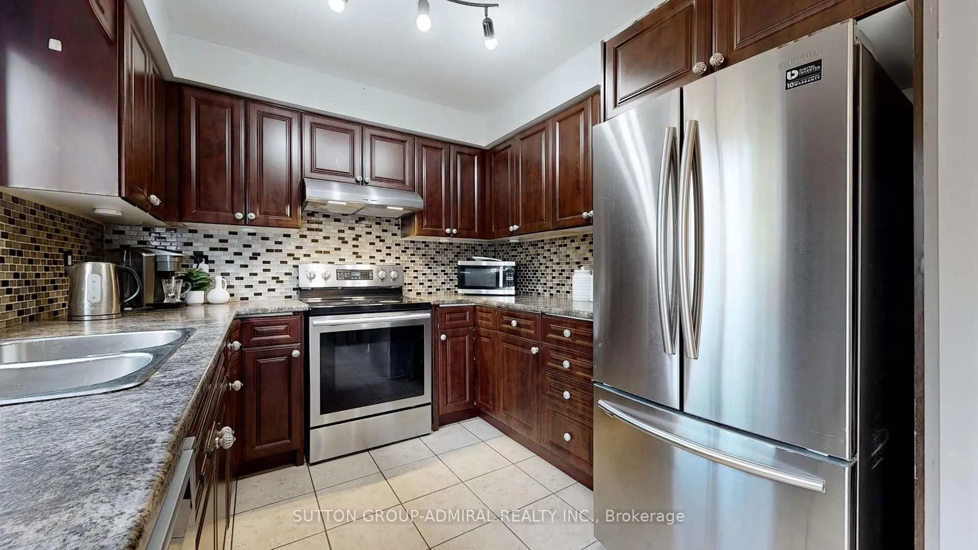 Photo 13 of 64 Eddington Place, Vaughan, Maple — HOMEH