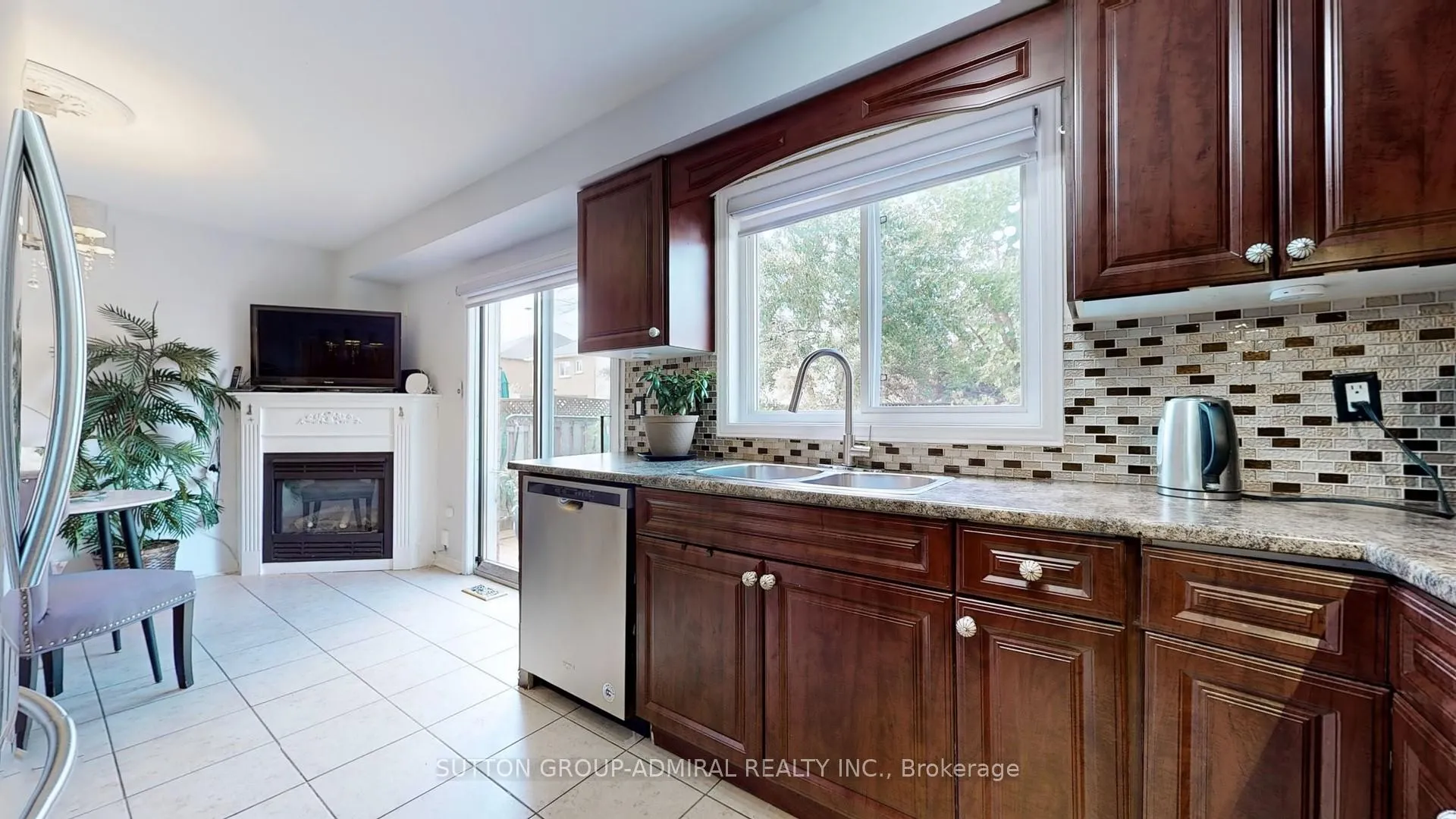 Photo 14 of 64 Eddington Place, Vaughan, Maple — HOMEH
