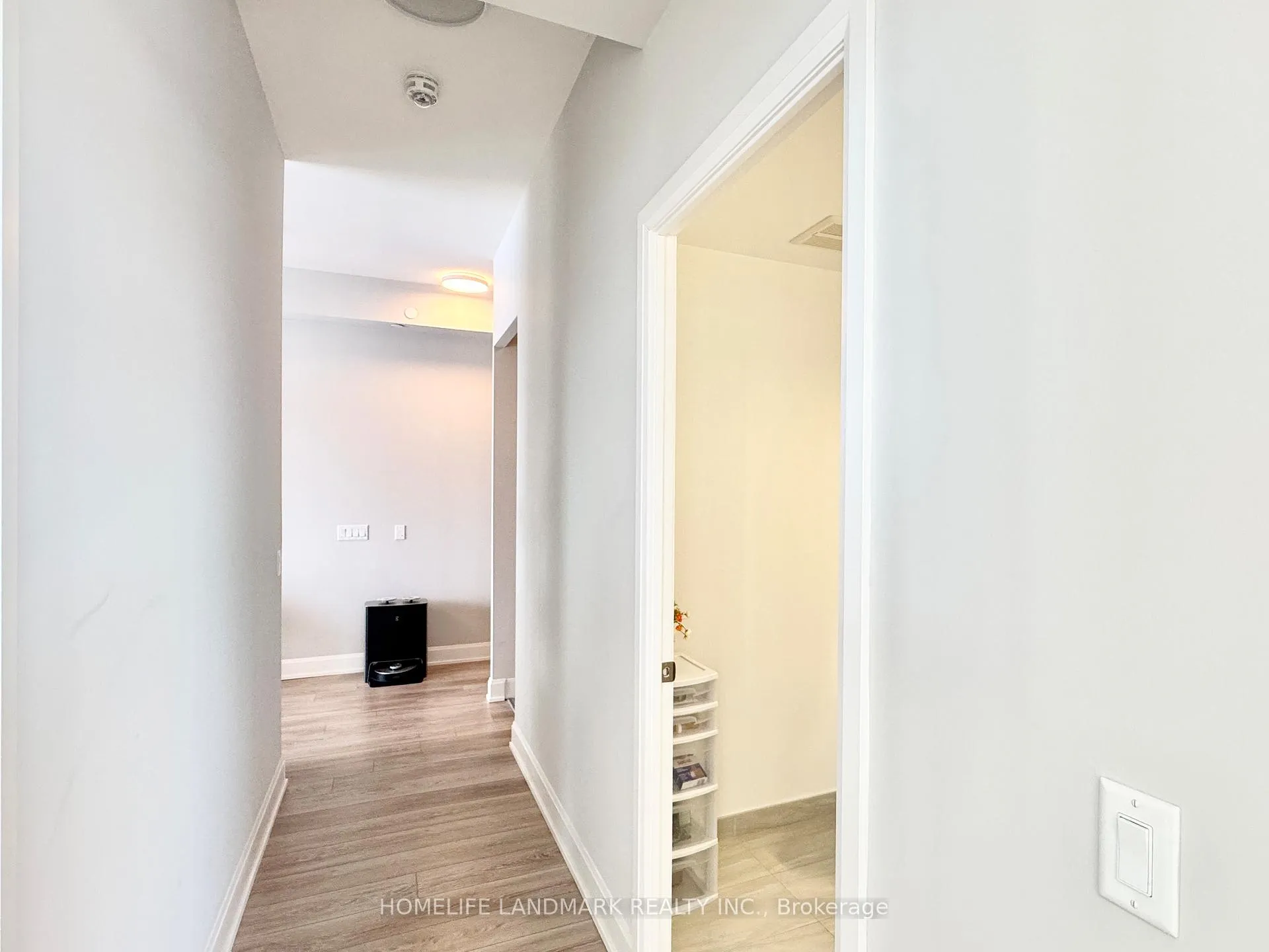 Photo 6 of Unit 2105, 38 Water Walk Drive, Markham, Unionville — HOMEH