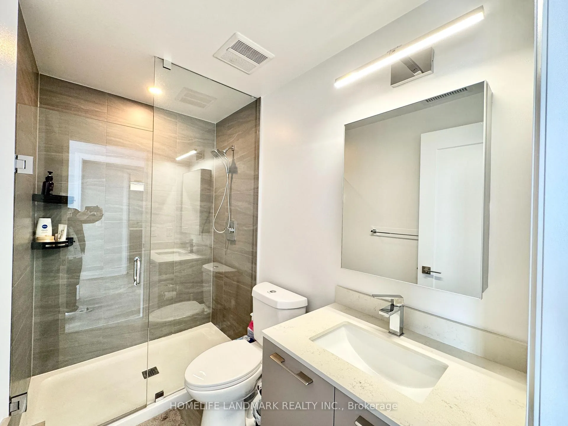 Photo 11 of Unit 2105, 38 Water Walk Drive, Markham, Unionville — HOMEH