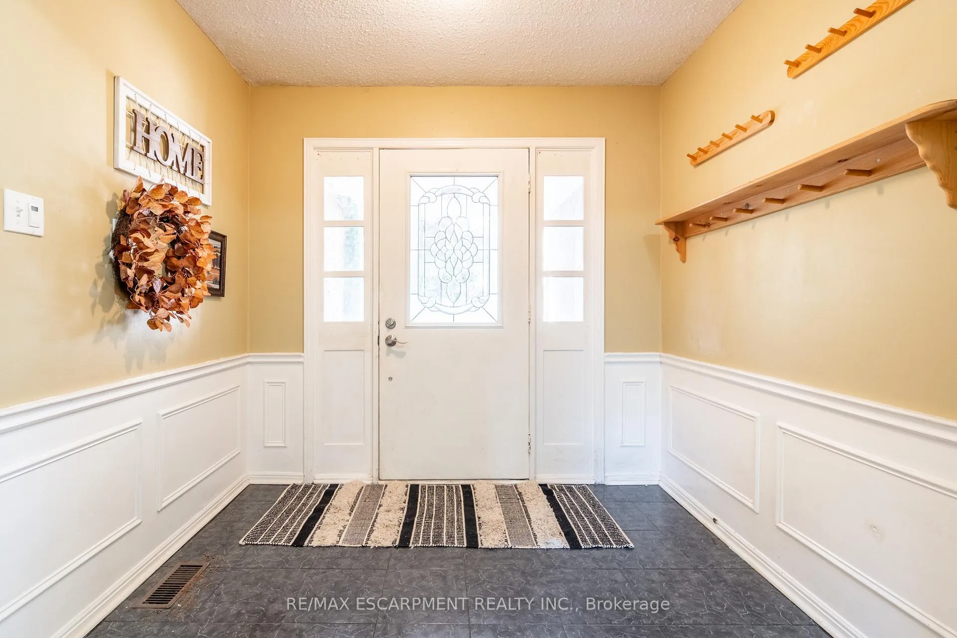 Photo 4 of 93 Turnbull Road, Hamilton, Dundas — HOMEH