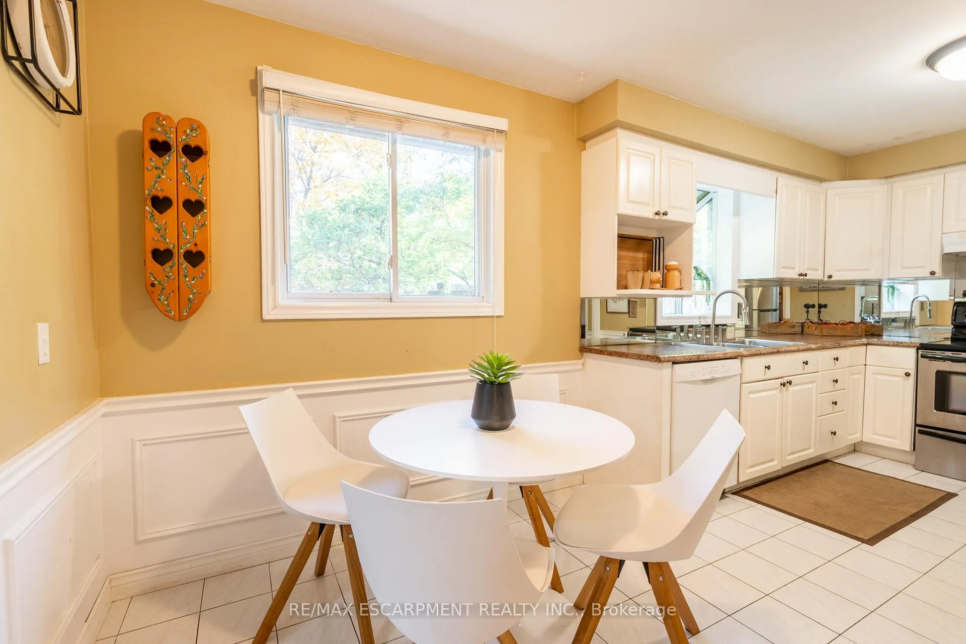 Photo 13 of 93 Turnbull Road, Hamilton, Dundas — HOMEH