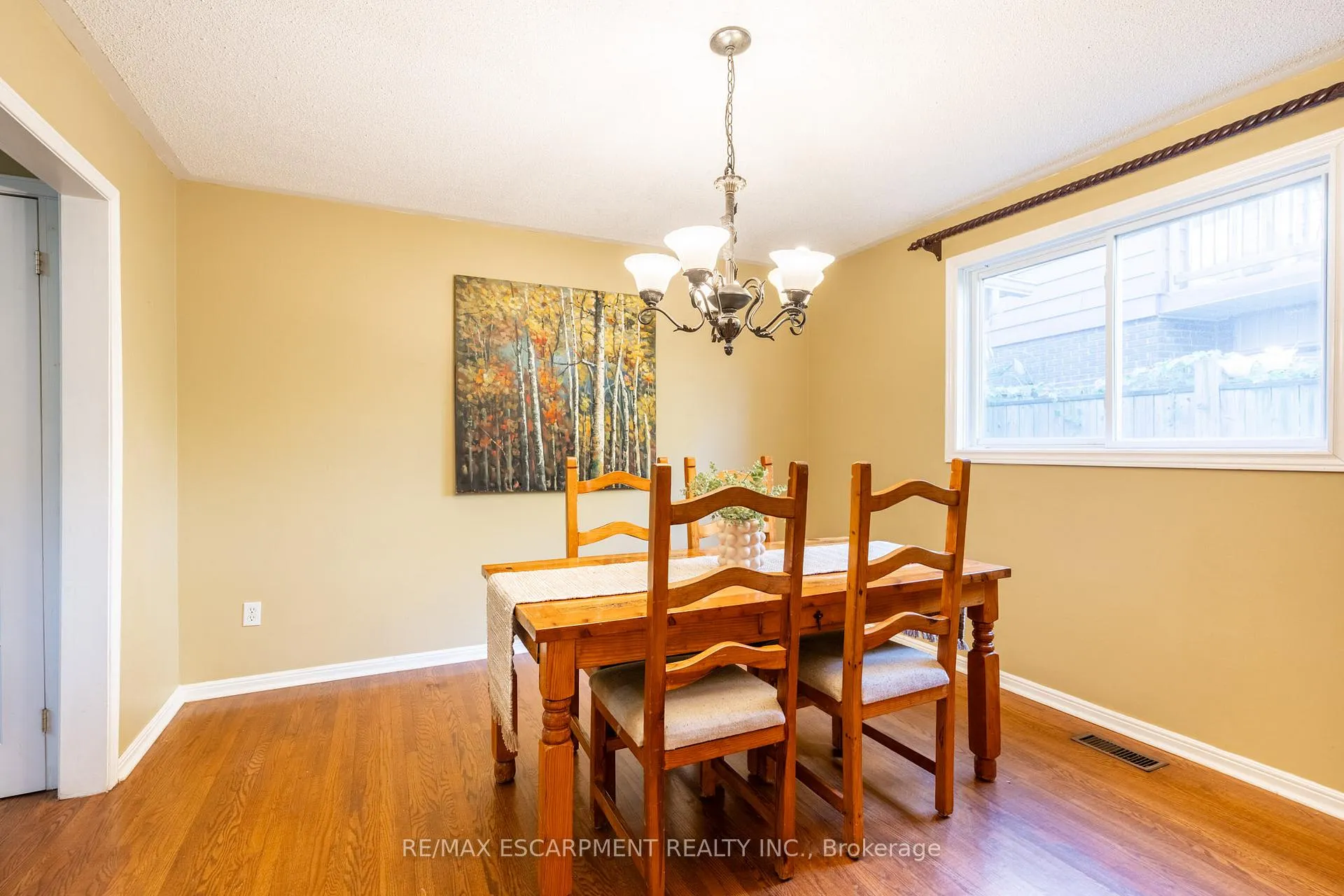 Photo 15 of 93 Turnbull Road, Hamilton, Dundas — HOMEH