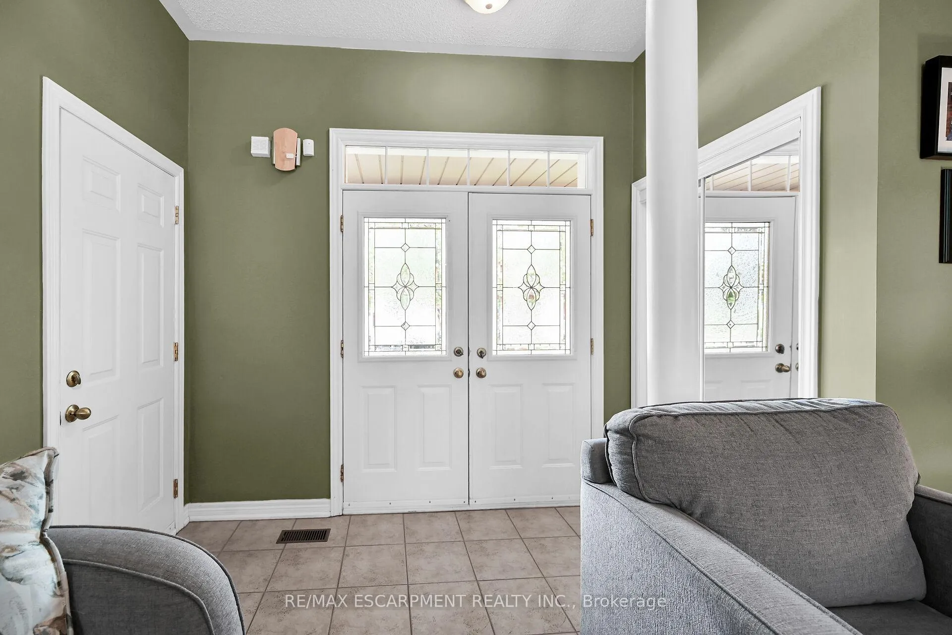 Photo 5 of 28 Titan Drive, Hamilton, Stoney Creek — HOMEH