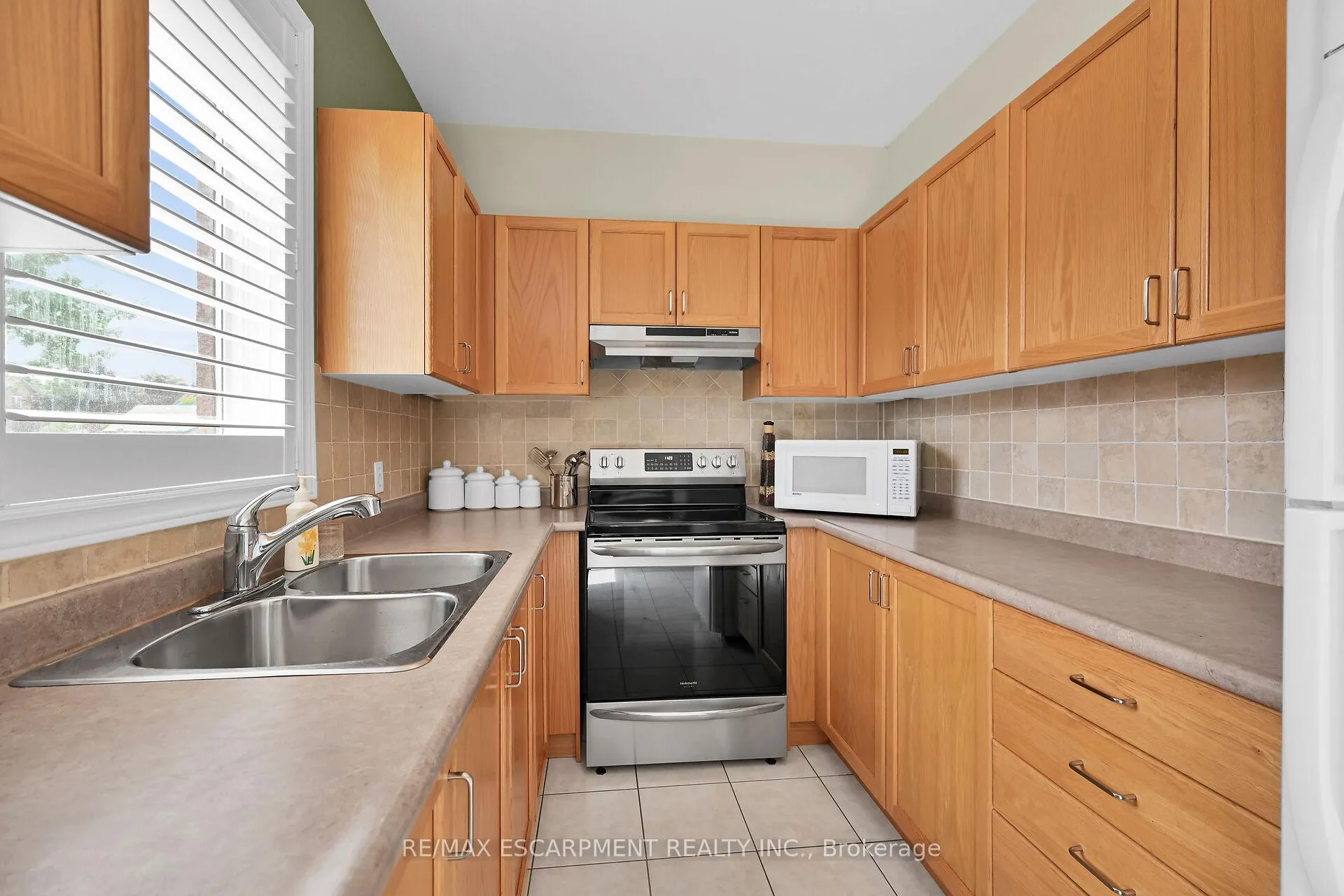 Photo 14 of 28 Titan Drive, Hamilton, Stoney Creek — HOMEH