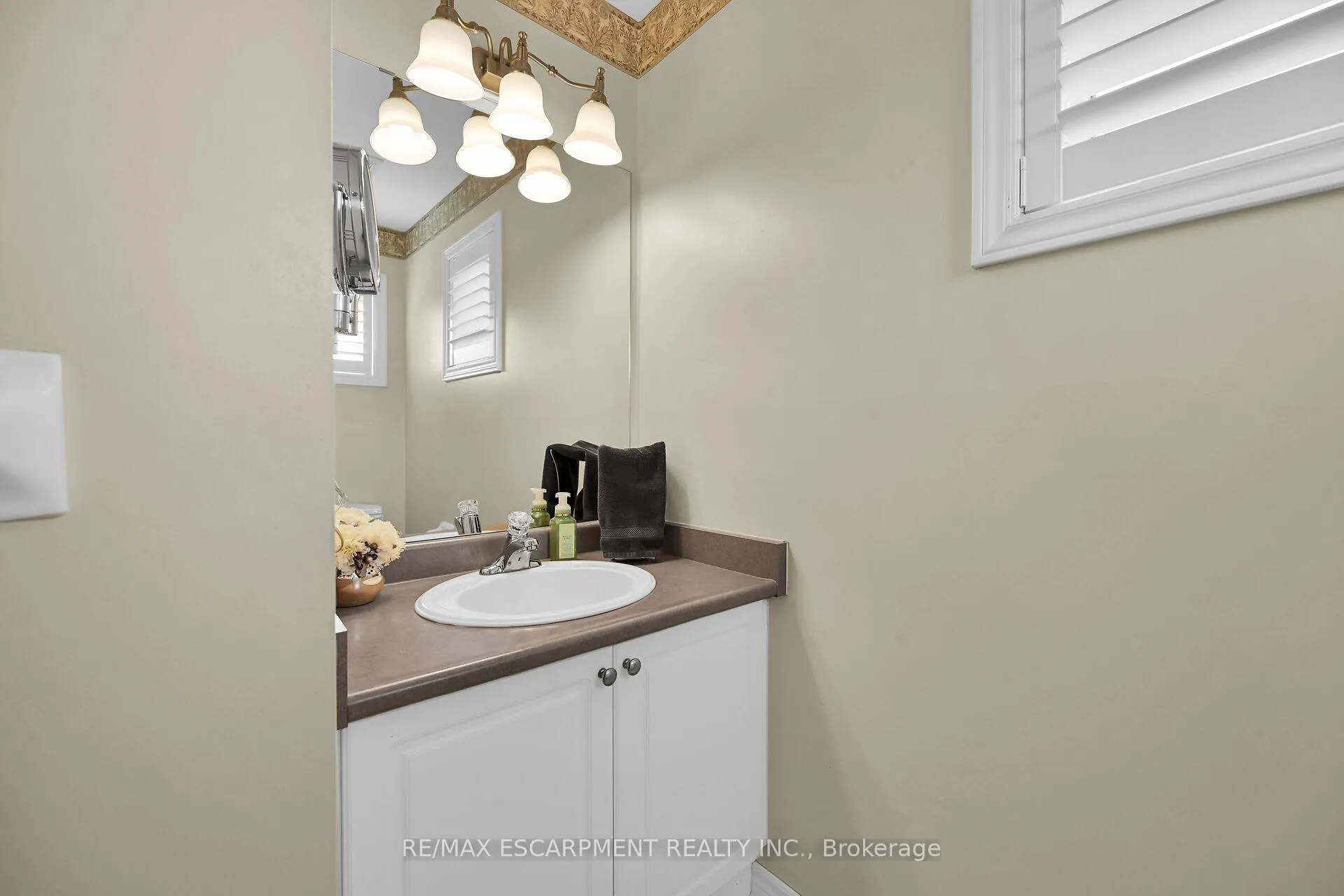 Photo 26 of 28 Titan Drive, Hamilton, Stoney Creek — HOMEH