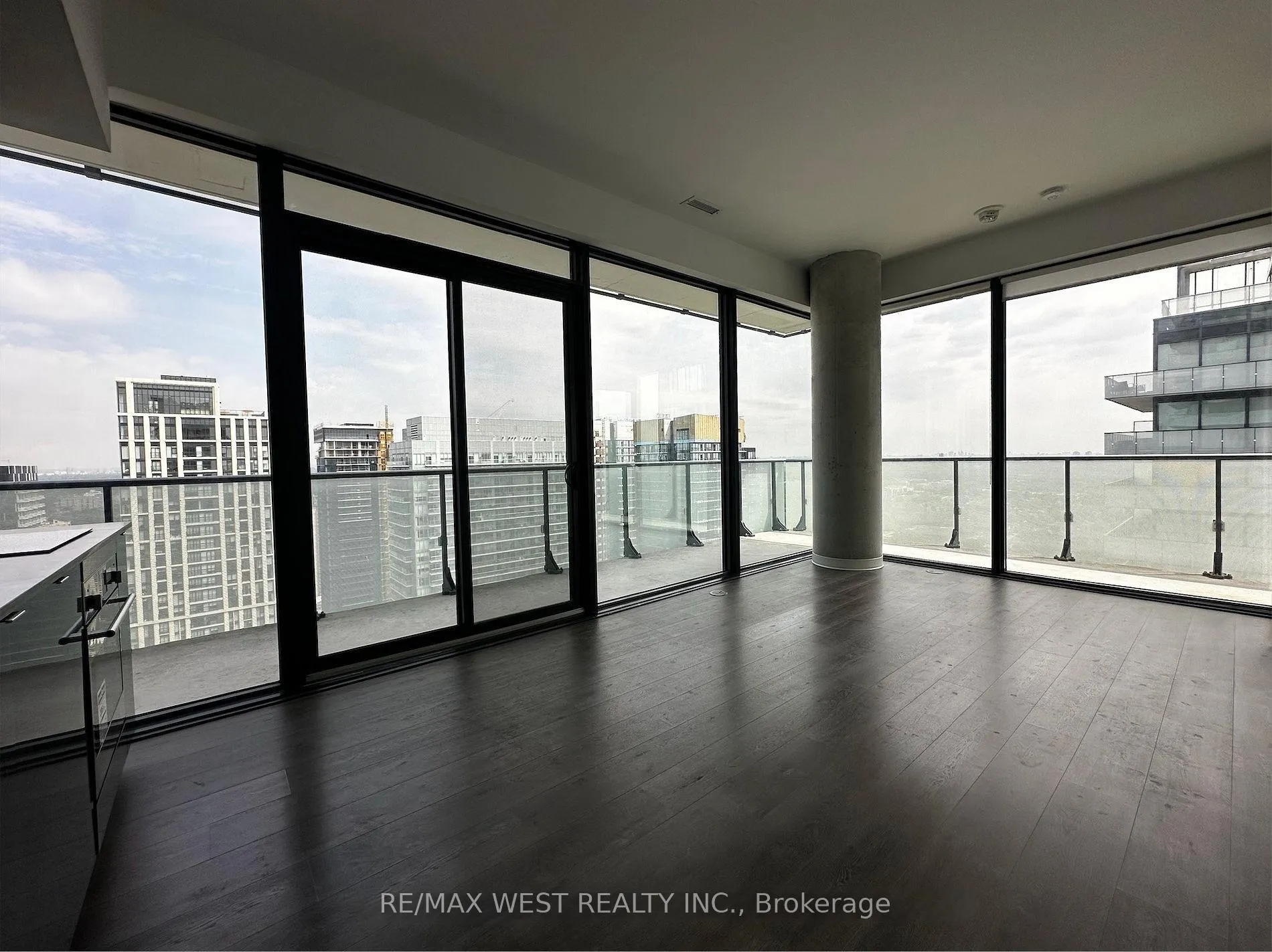 Photo 2 of Unit 3804, 161 Roehampton Avenue, Toronto, Mount Pleasant West — HOMEH