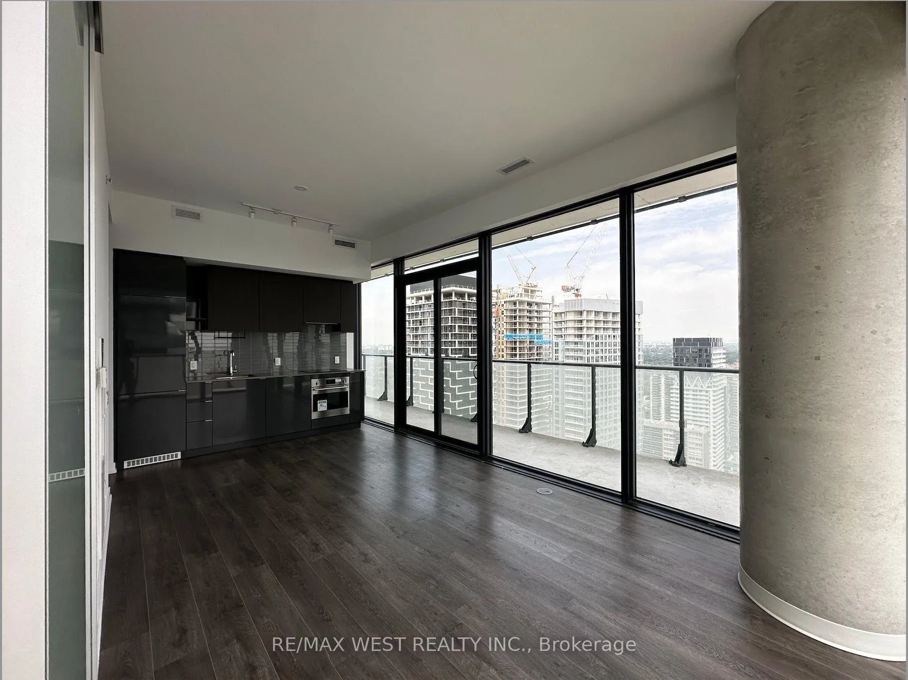Photo 3 of Unit 3804, 161 Roehampton Avenue, Toronto, Mount Pleasant West — HOMEH