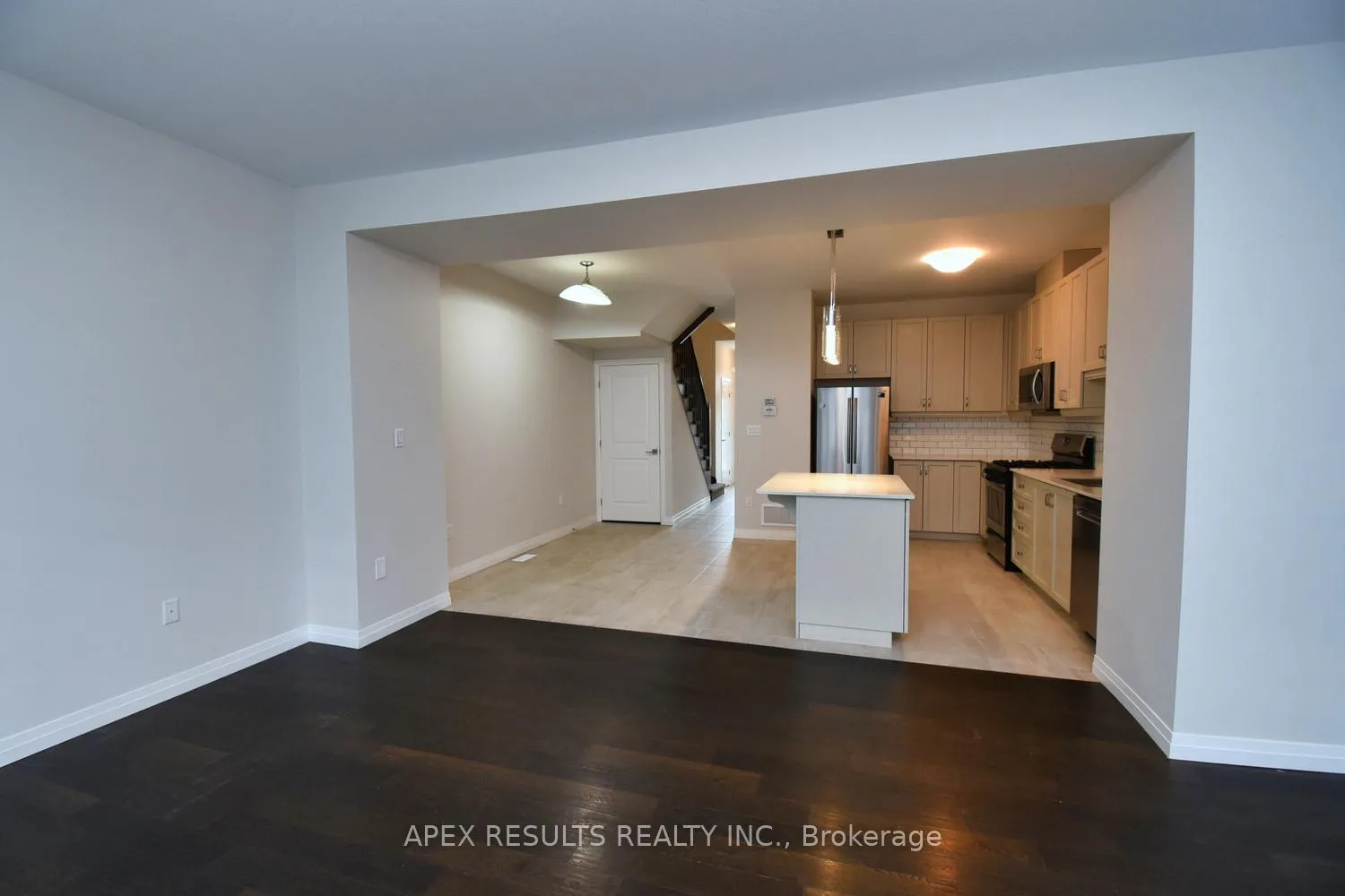 Photo 5 of Unit 4, 30 Times Square Boulevard, Hamilton, Stoney Creek Mountain — HOMEH