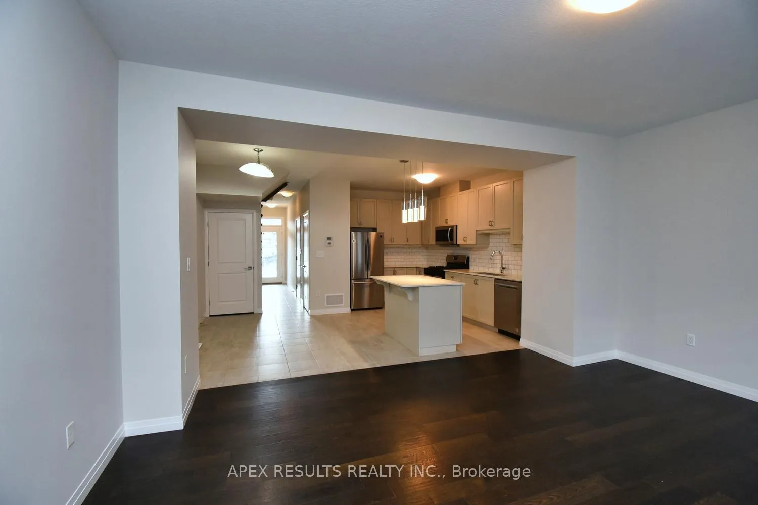 Photo 6 of Unit 4, 30 Times Square Boulevard, Hamilton, Stoney Creek Mountain — HOMEH