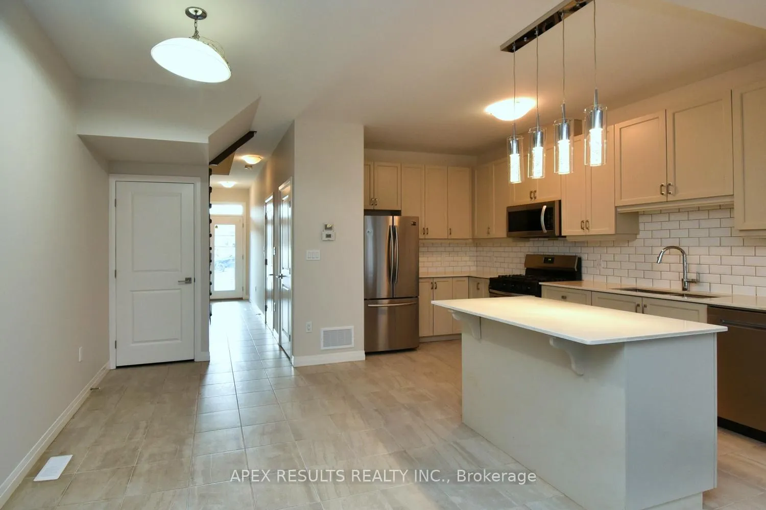 Photo 9 of Unit 4, 30 Times Square Boulevard, Hamilton, Stoney Creek Mountain — HOMEH