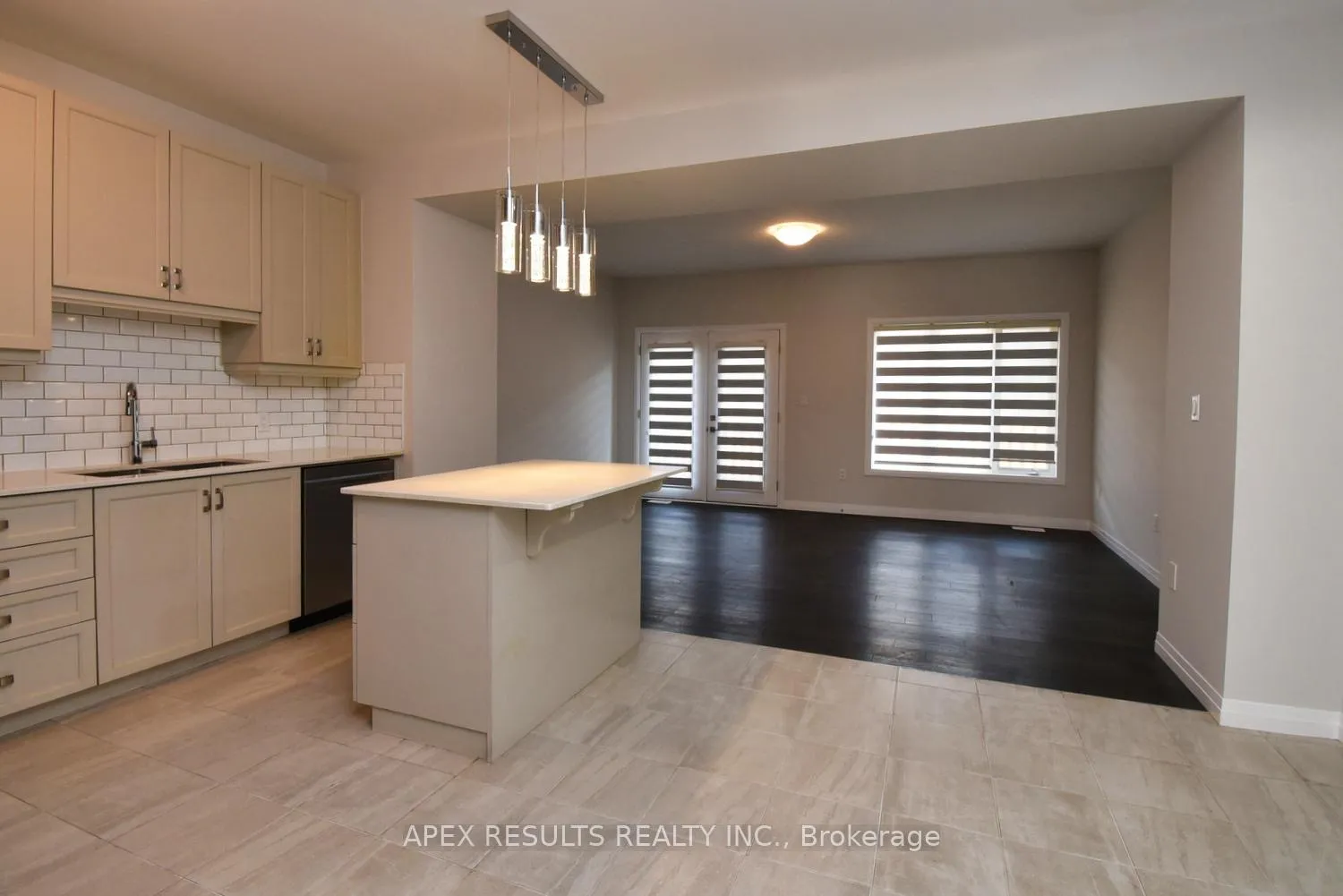 Photo 10 of Unit 4, 30 Times Square Boulevard, Hamilton, Stoney Creek Mountain — HOMEH