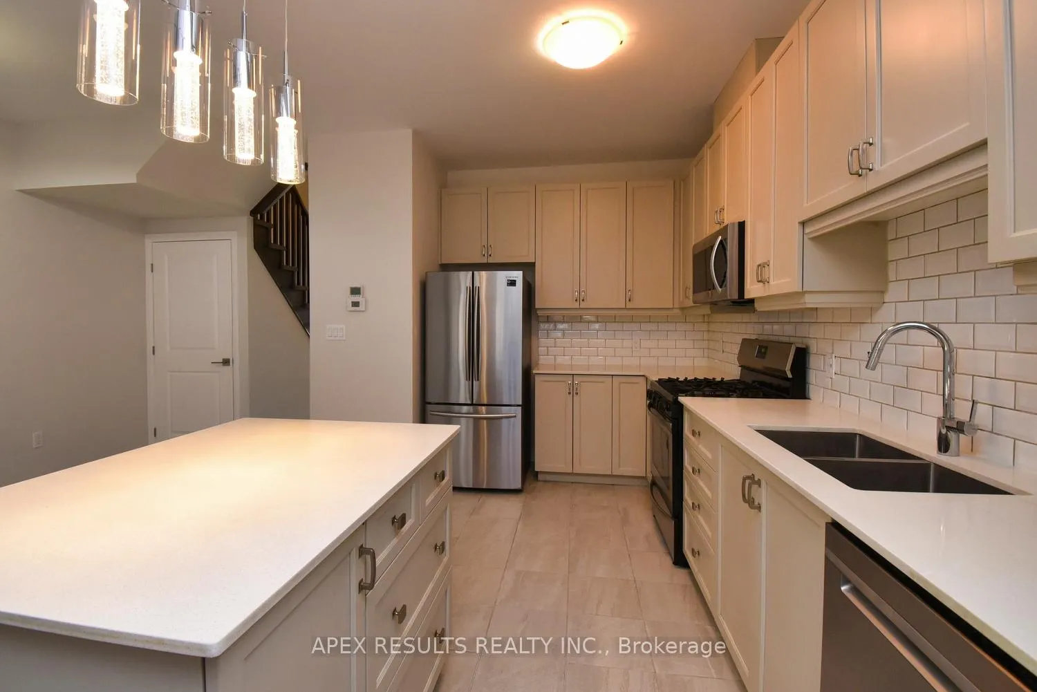 Photo 11 of Unit 4, 30 Times Square Boulevard, Hamilton, Stoney Creek Mountain — HOMEH