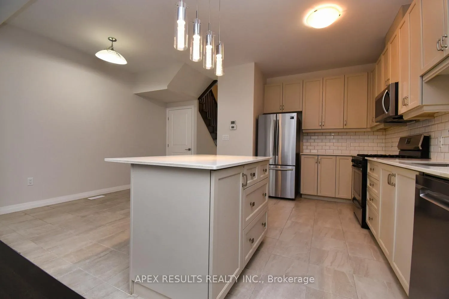 Photo 14 of Unit 4, 30 Times Square Boulevard, Hamilton, Stoney Creek Mountain — HOMEH