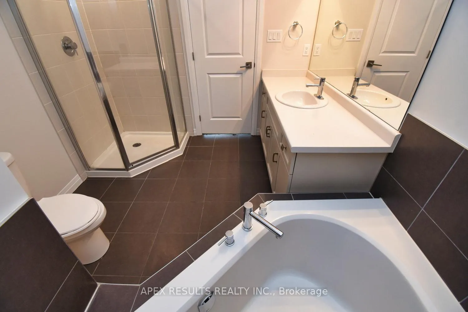 Photo 26 of Unit 4, 30 Times Square Boulevard, Hamilton, Stoney Creek Mountain — HOMEH