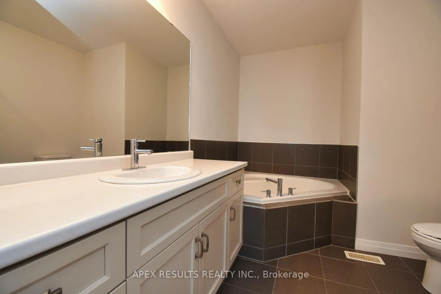 Photo 28 of Unit 4, 30 Times Square Boulevard, Hamilton, Stoney Creek Mountain — HOMEH