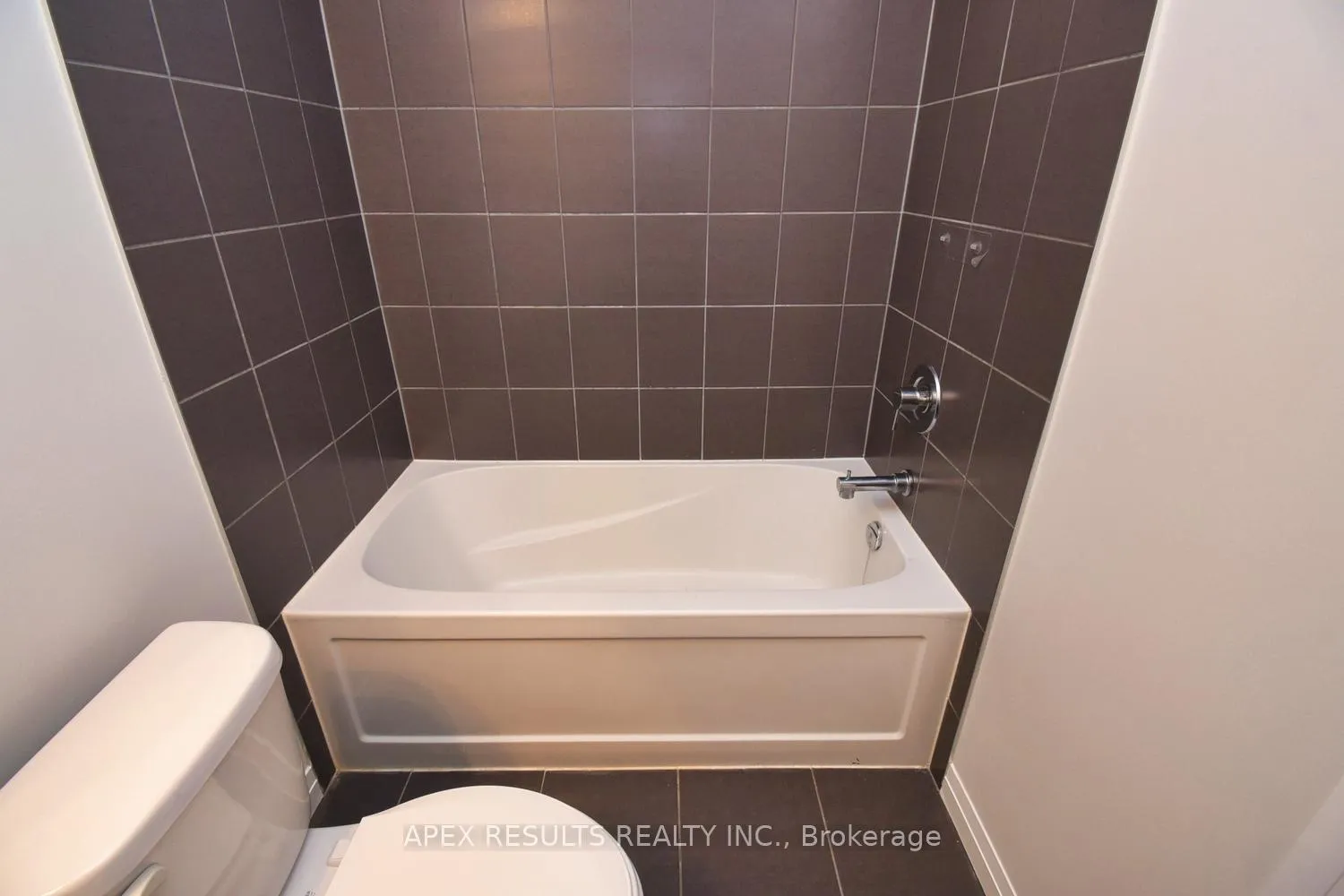 Photo 36 of Unit 4, 30 Times Square Boulevard, Hamilton, Stoney Creek Mountain — HOMEH