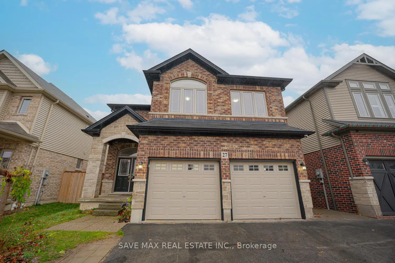 Photo 2 of 27 Elmbank Trail, Kitchener, Doon South — HOMEH
