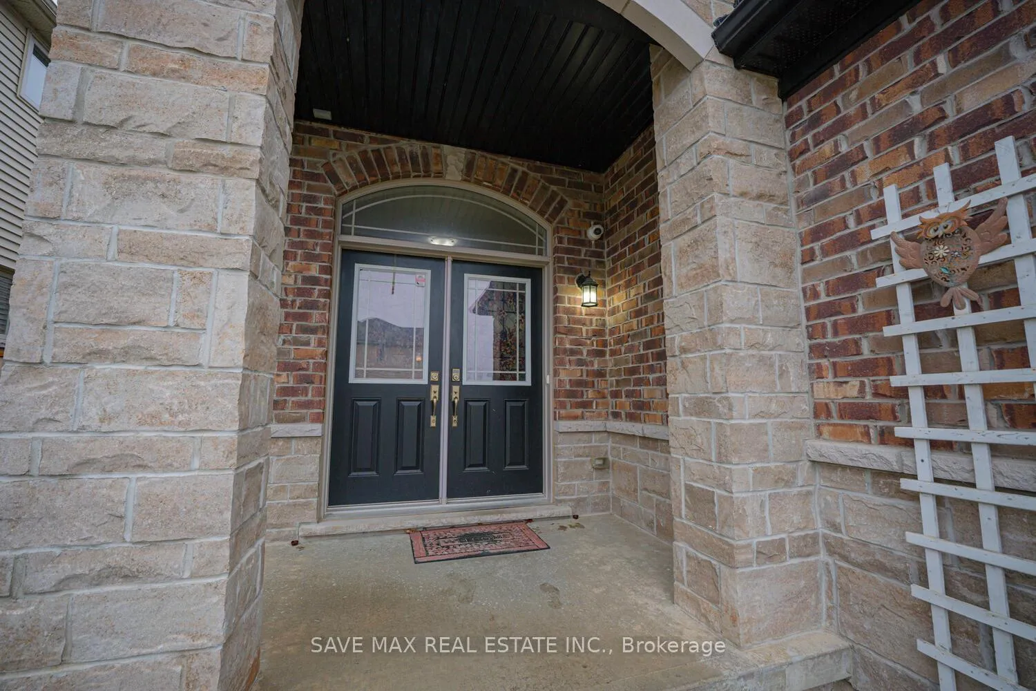 Photo 3 of 27 Elmbank Trail, Kitchener, Doon South — HOMEH
