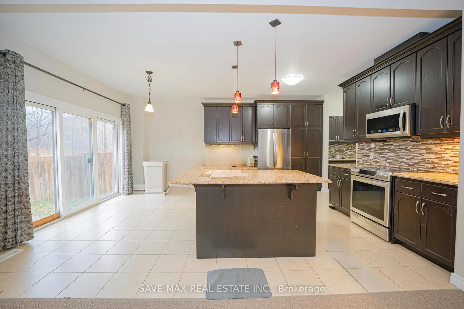 Photo 10 of 27 Elmbank Trail, Kitchener, Doon South — HOMEH
