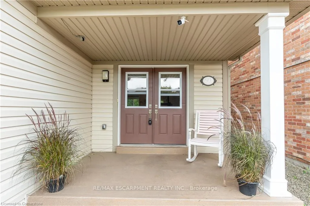 Photo 3 of 93 Bradley Avenue, Hamilton, Binbrook — HOMEH