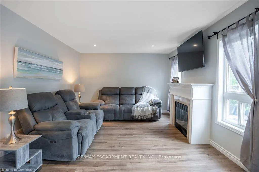 Photo 10 of 93 Bradley Avenue, Hamilton, Binbrook — HOMEH