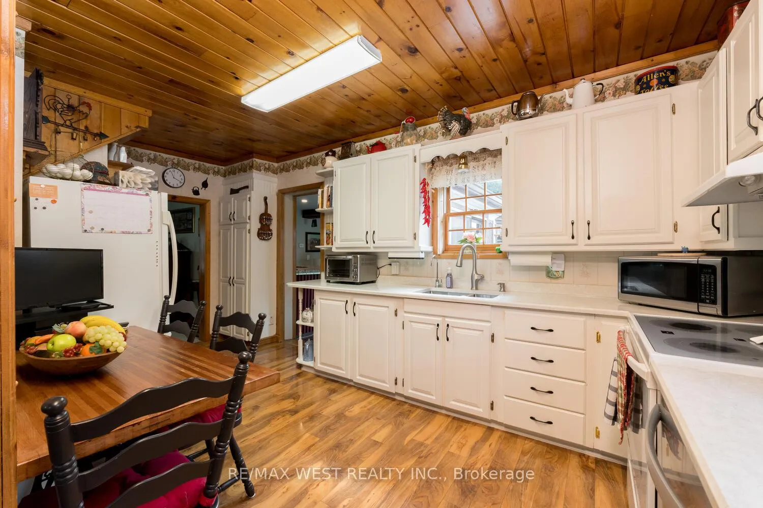 Photo 10 of 3 Simcoe Street, Caledon, Mono Mills — HOMEH