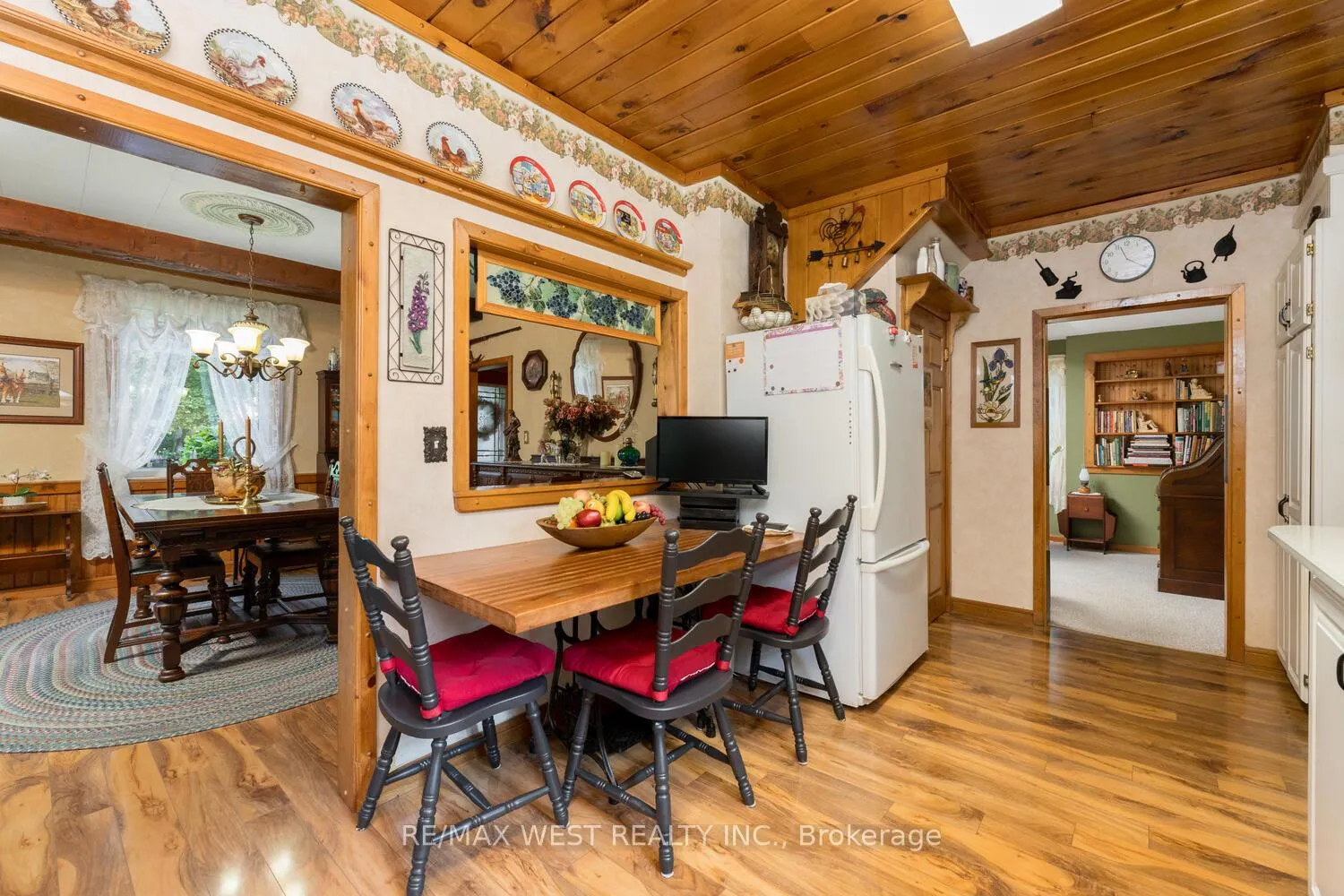 Photo 11 of 3 Simcoe Street, Caledon, Mono Mills — HOMEH