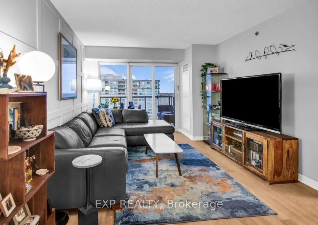 Photo 3 of 35 saranac blvd, Toronto, Englemount-Lawrence — HOMEH