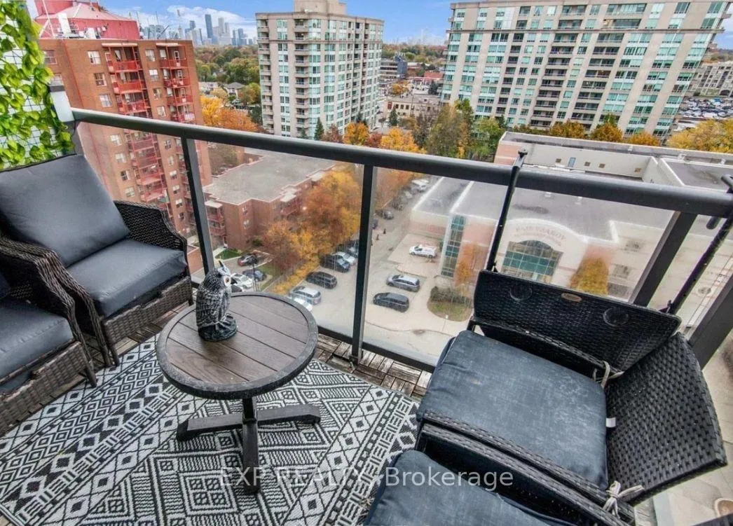 Photo 4 of 35 saranac blvd, Toronto, Englemount-Lawrence — HOMEH