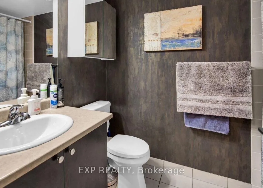 Photo 5 of 35 saranac blvd, Toronto, Englemount-Lawrence — HOMEH