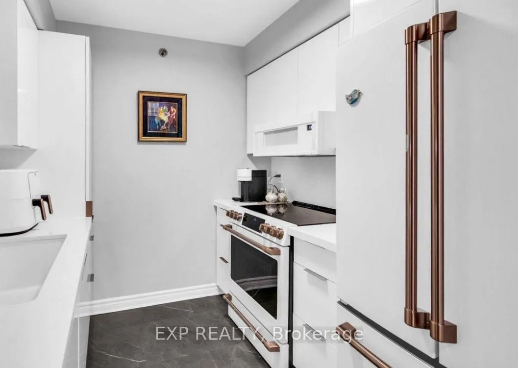 Photo 8 of 35 saranac blvd, Toronto, Englemount-Lawrence — HOMEH