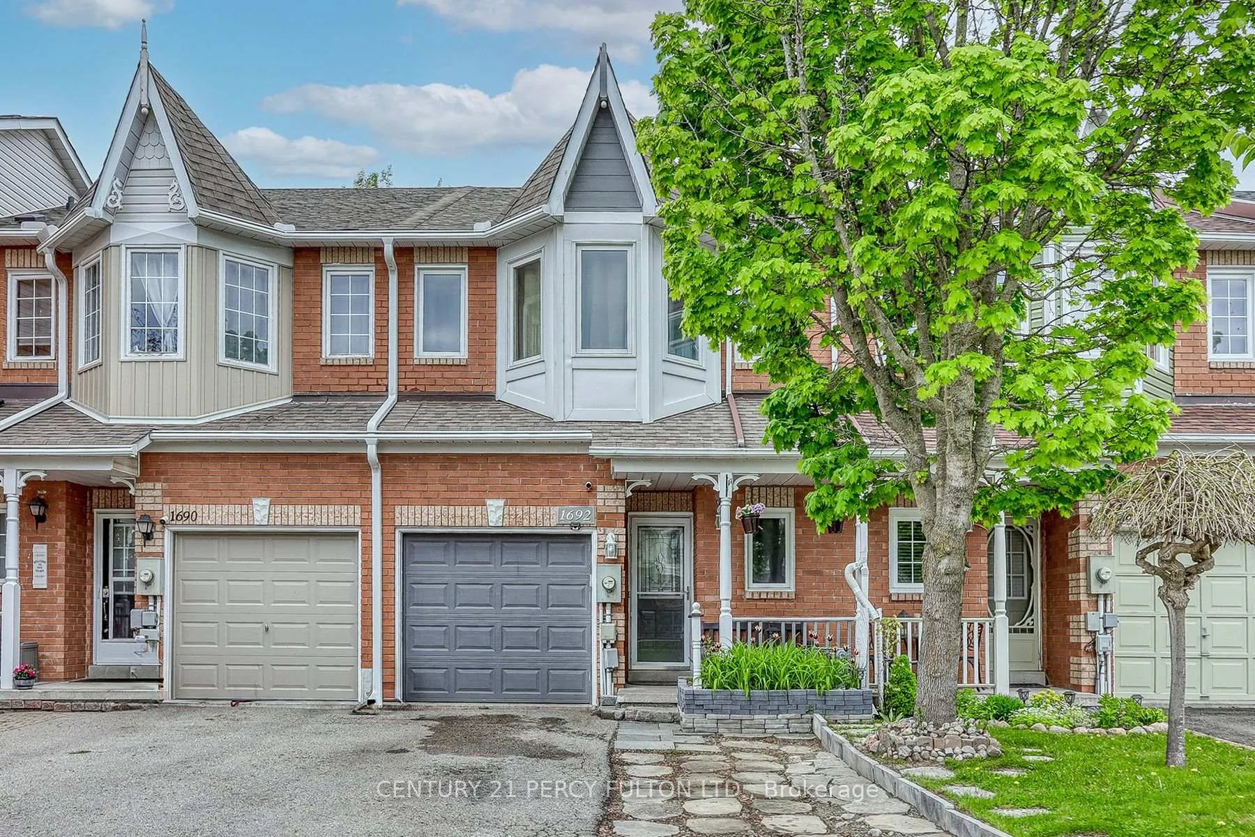 Photo 1 of 1692 Woodgate Trail, Oshawa, Samac — HOMEH