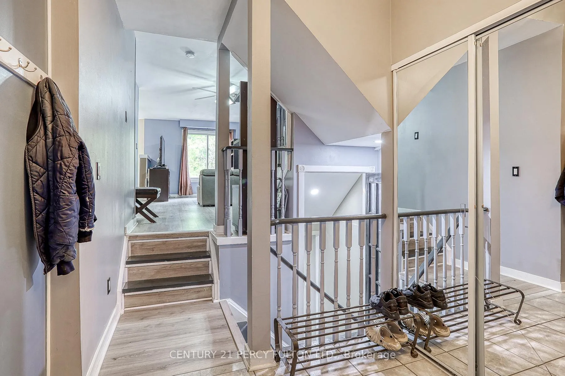 Photo 3 of 1692 Woodgate Trail, Oshawa, Samac — HOMEH