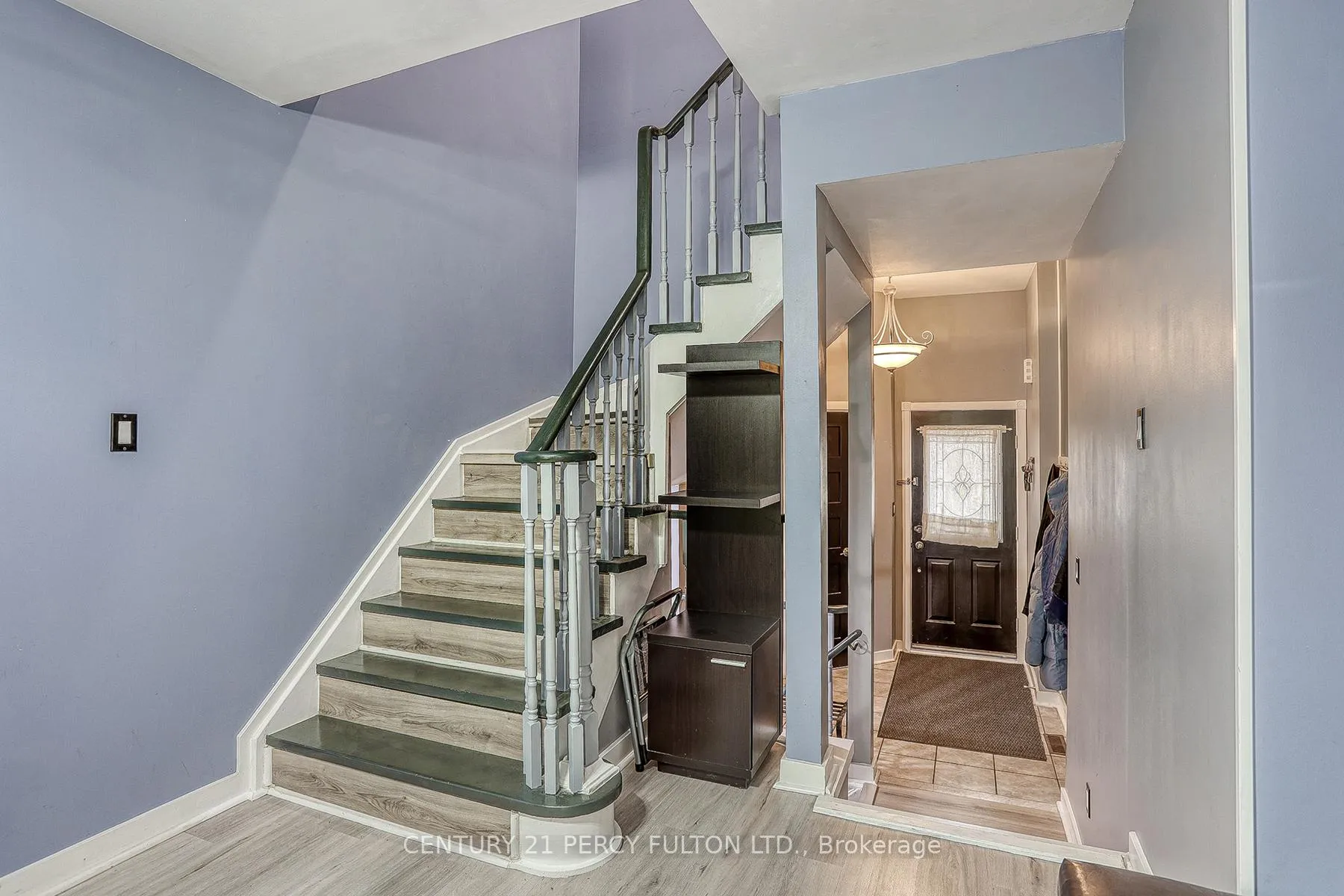 Photo 4 of 1692 Woodgate Trail, Oshawa, Samac — HOMEH