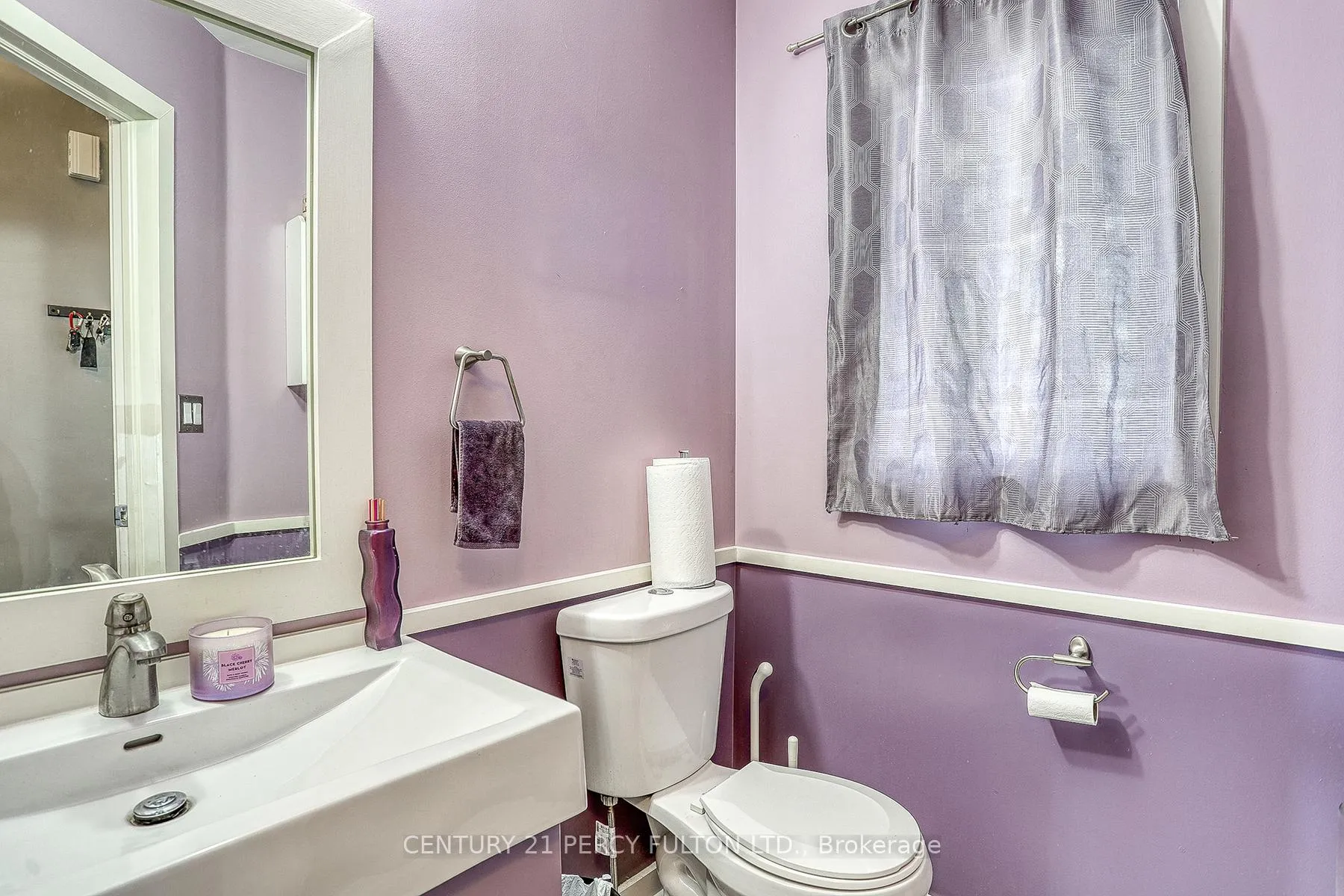 Photo 6 of 1692 Woodgate Trail, Oshawa, Samac — HOMEH