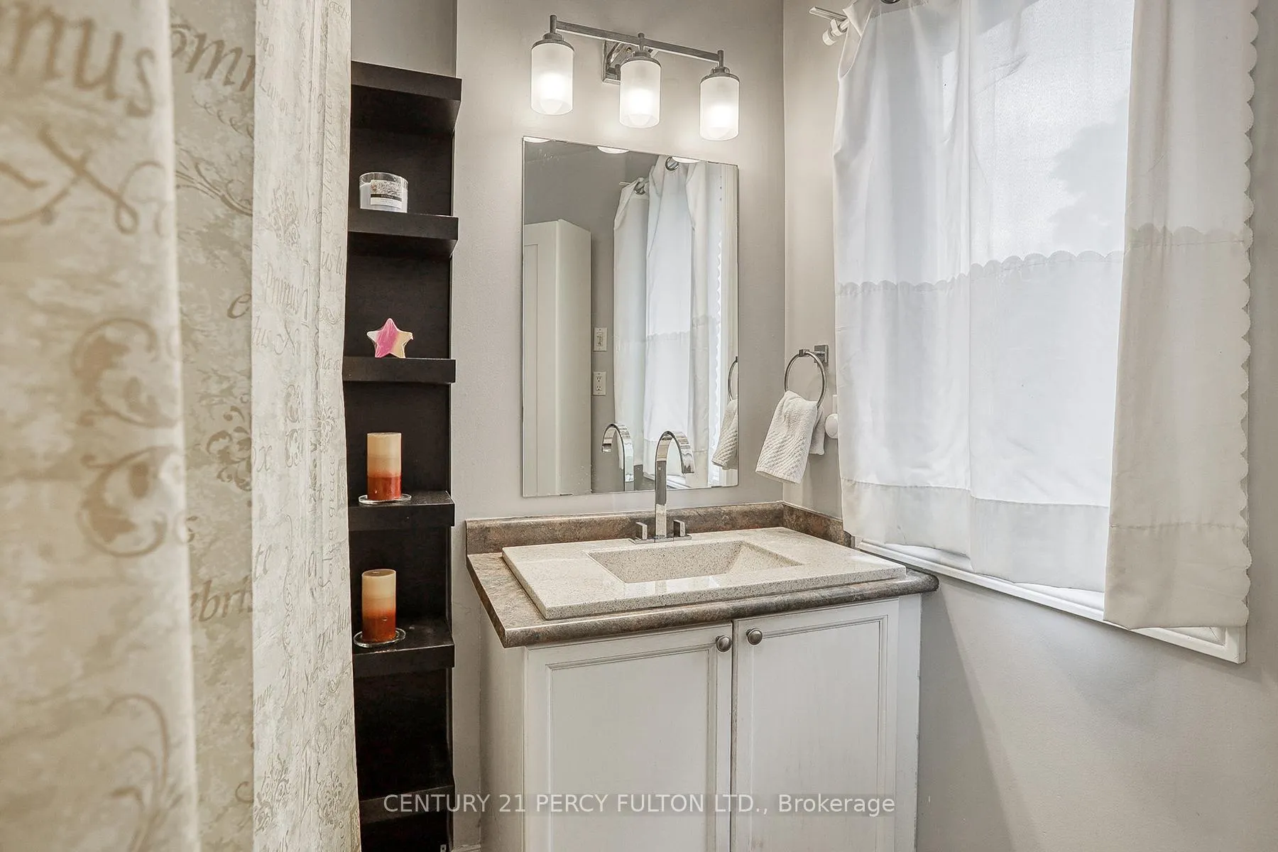 Photo 10 of 1692 Woodgate Trail, Oshawa, Samac — HOMEH