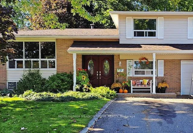 Photo 2 of 14 Moore Park Crescent, Halton Hills, Georgetown — HOMEH