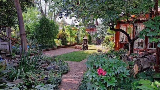 Photo 8 of 14 Moore Park Crescent, Halton Hills, Georgetown — HOMEH