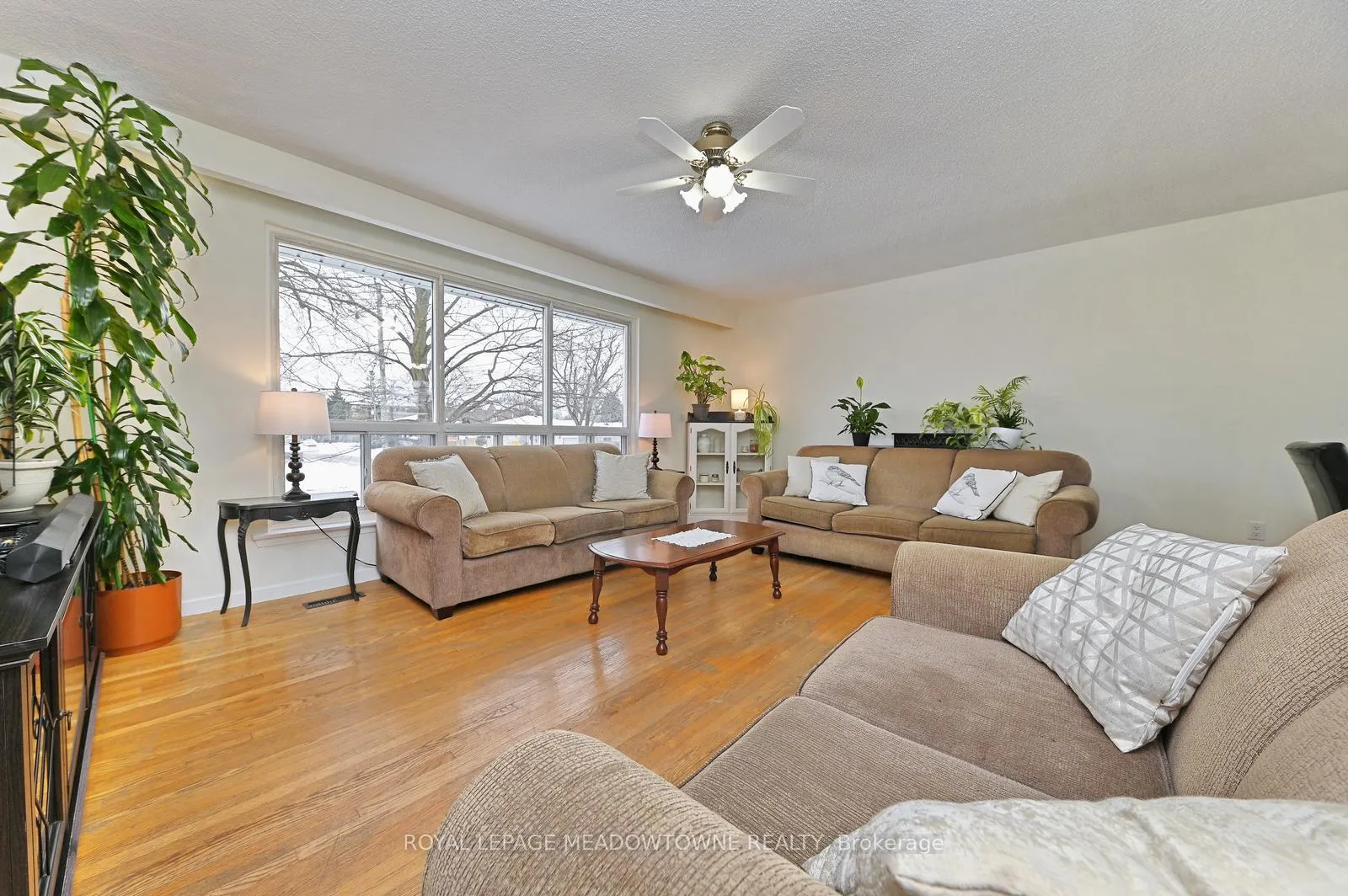 Photo 10 of 14 Moore Park Crescent, Halton Hills, Georgetown — HOMEH